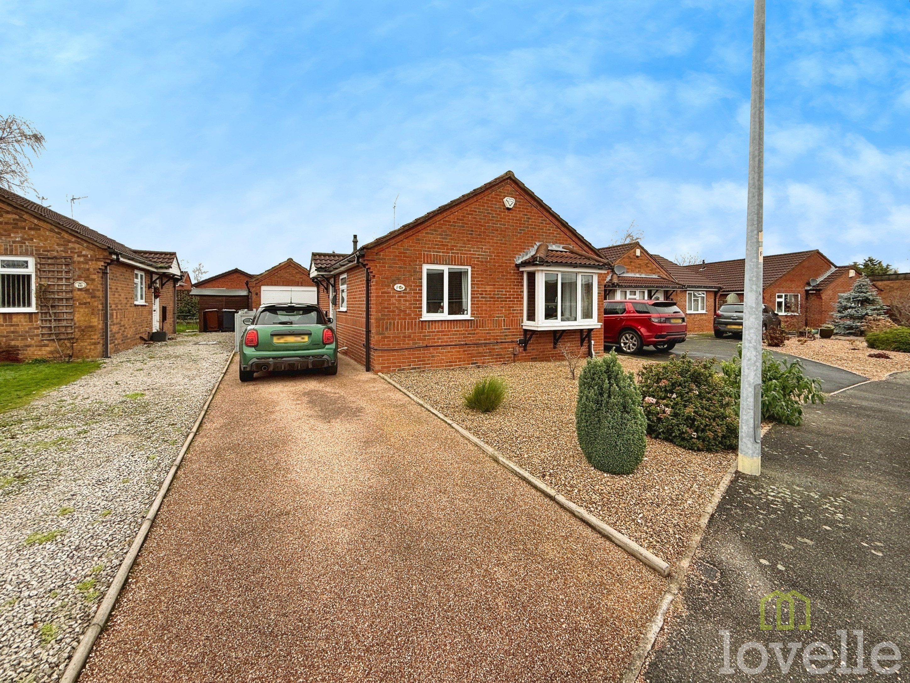 2 bedroom Detached bungalow For Sale