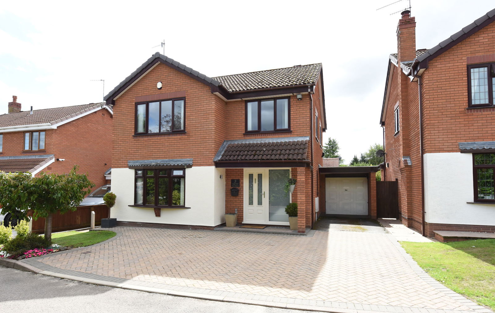 4 bedroom Detached house Under Offer
