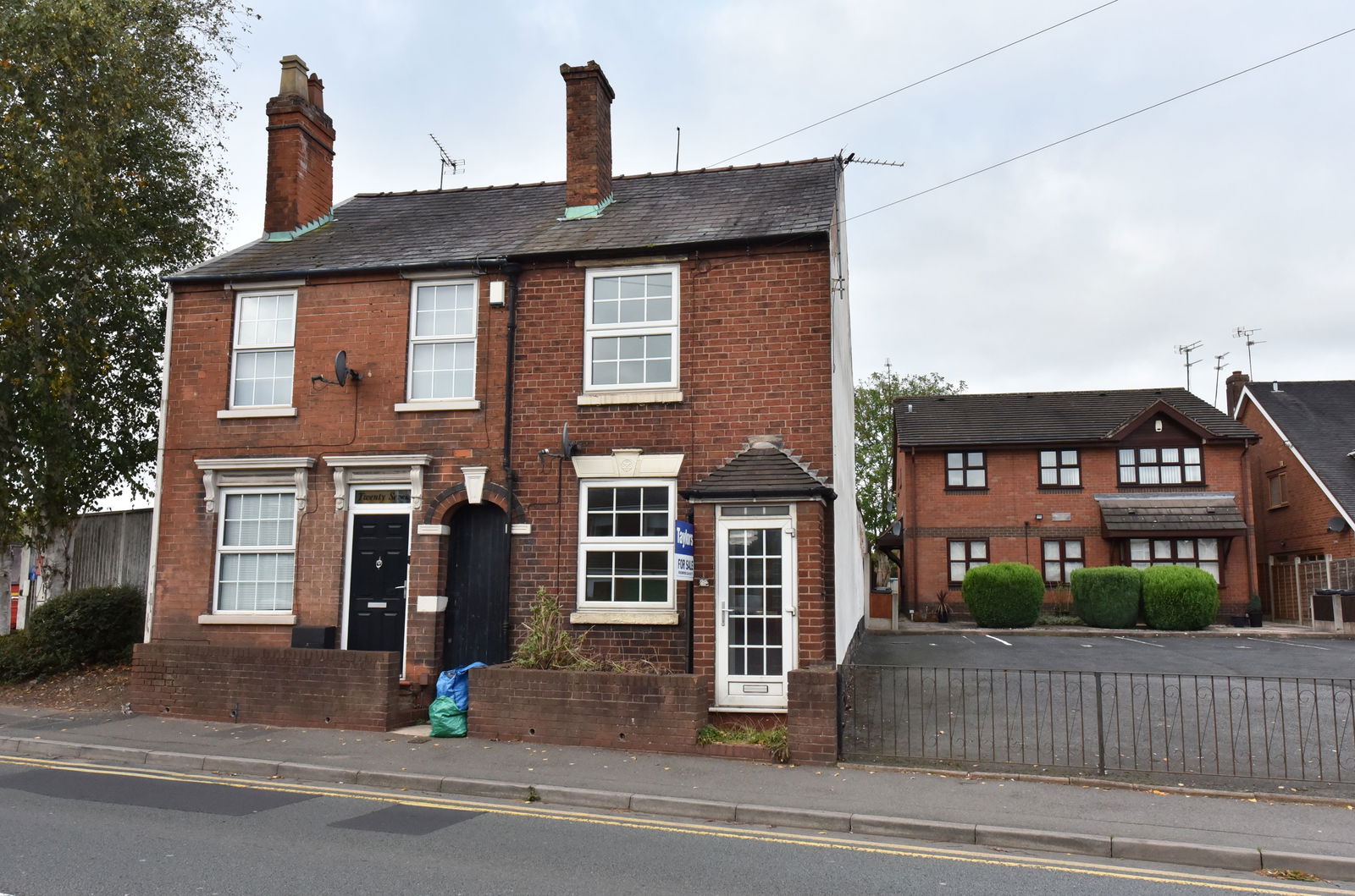 2 bedroom Semi-detached house For Sale