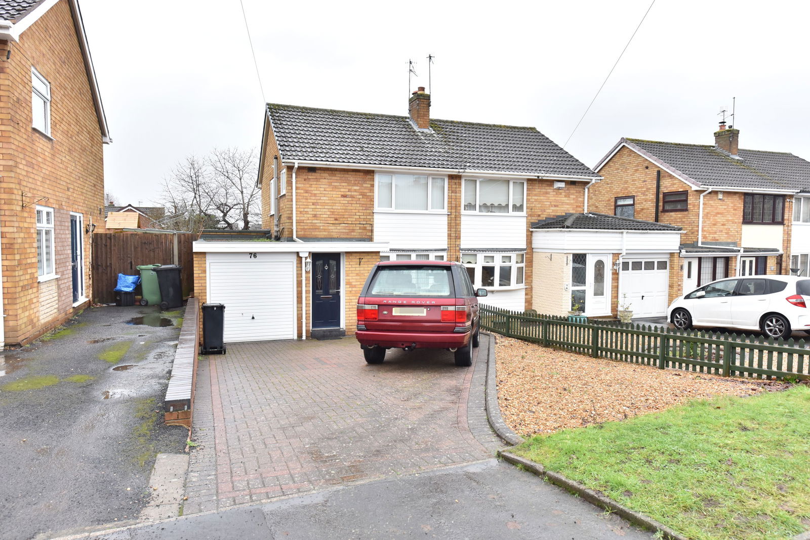 3 bedroom Semi-detached house Under Offer
