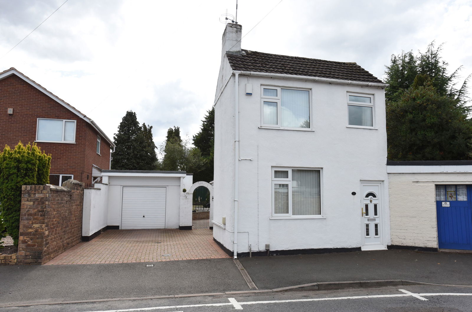 2 bedroom Detached house For Sale