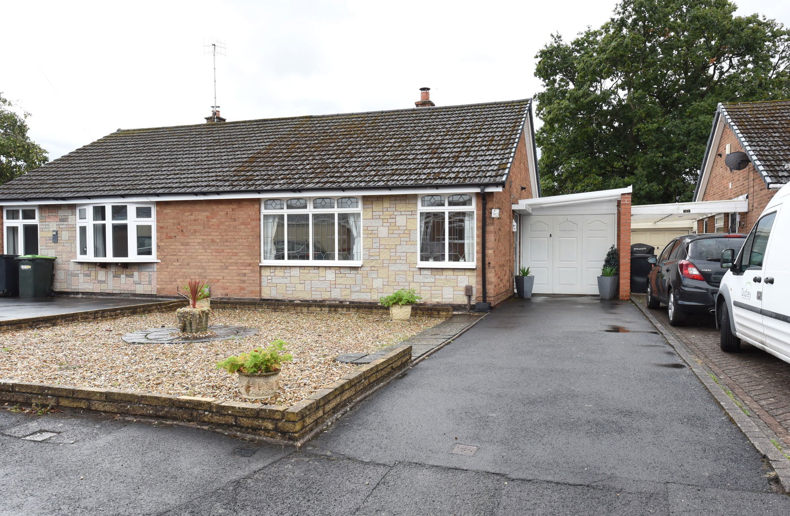 2 bedroom Detached bungalow For Sale