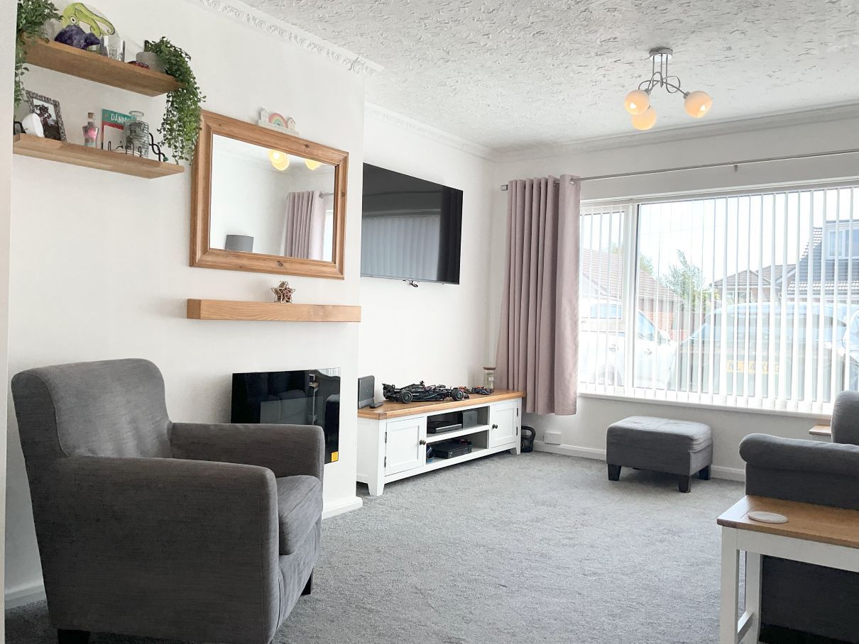 4 bedroom Semi-detached house Under Offer