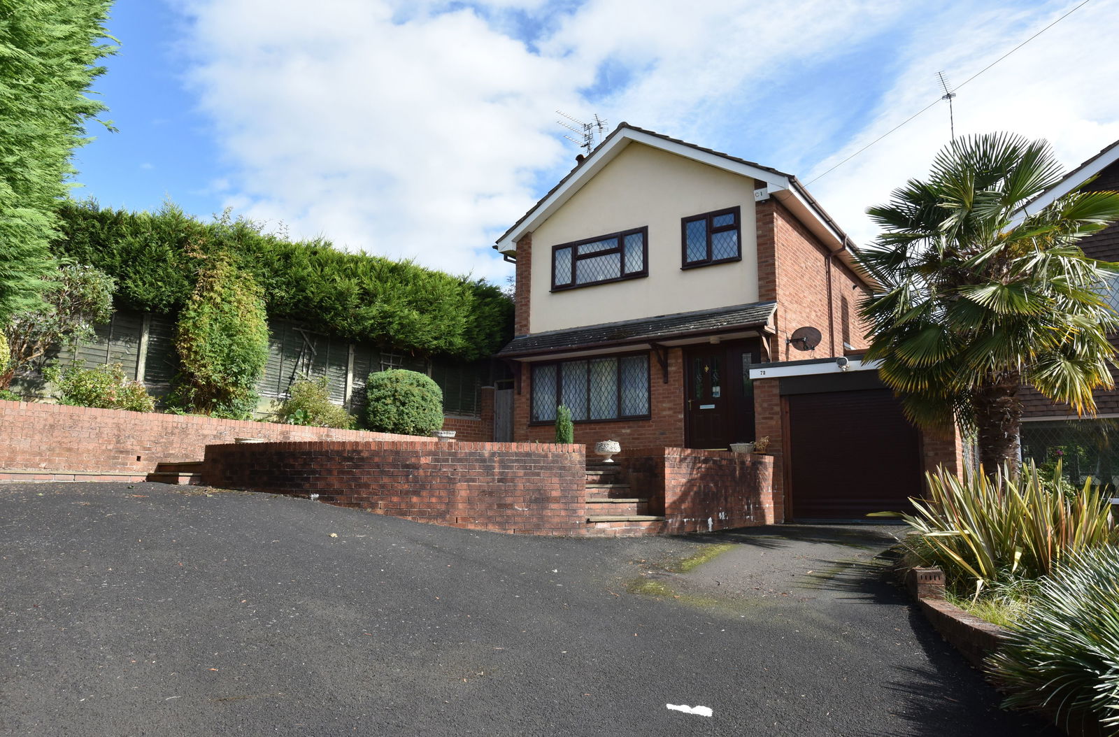 3 bedroom Link detached house Under Offer