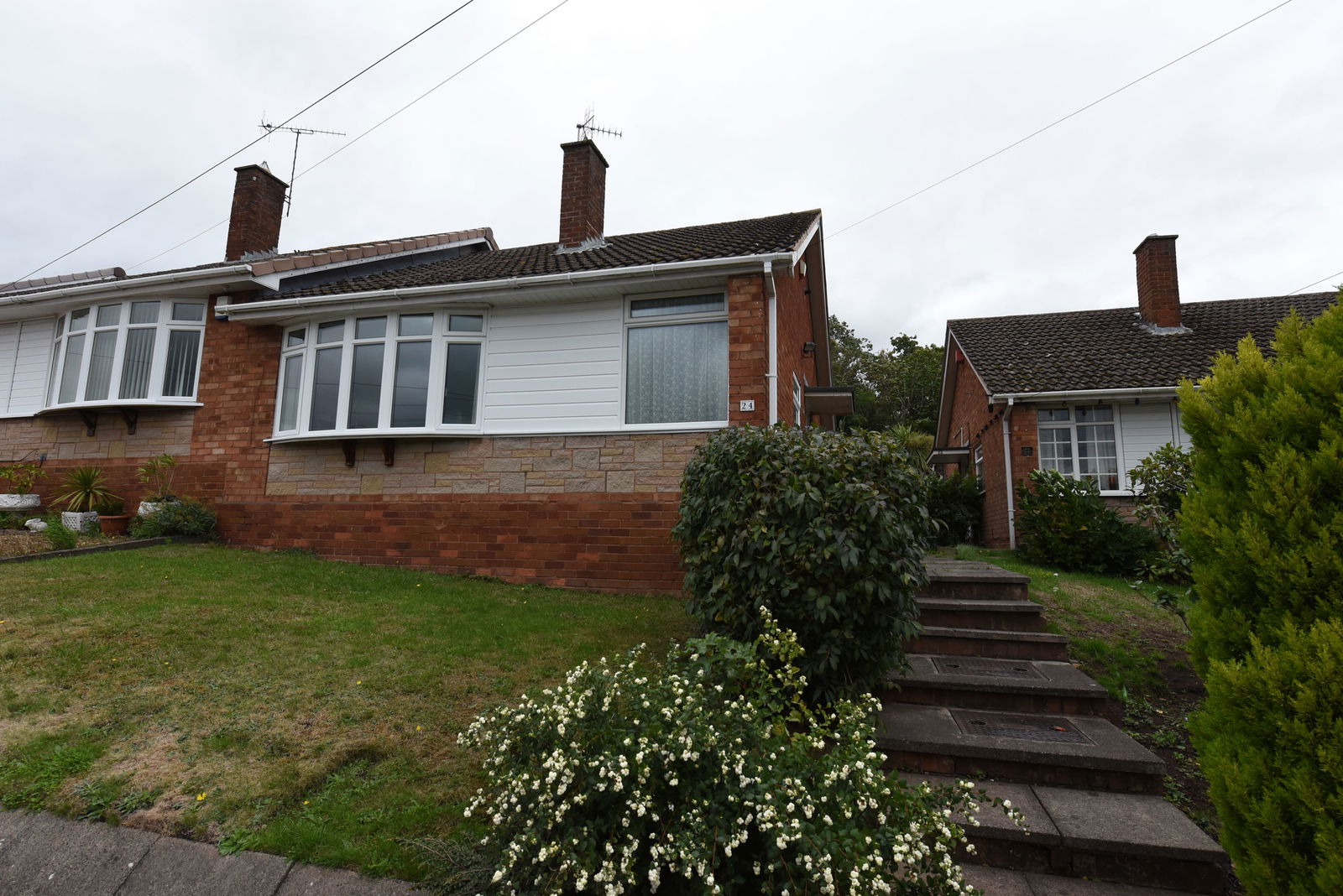 2 bedroom Detached bungalow Under Offer