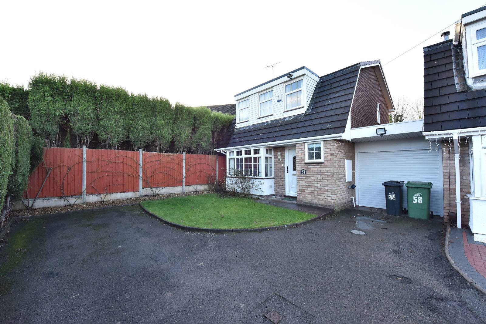 3 bedroom Link detached house For Sale