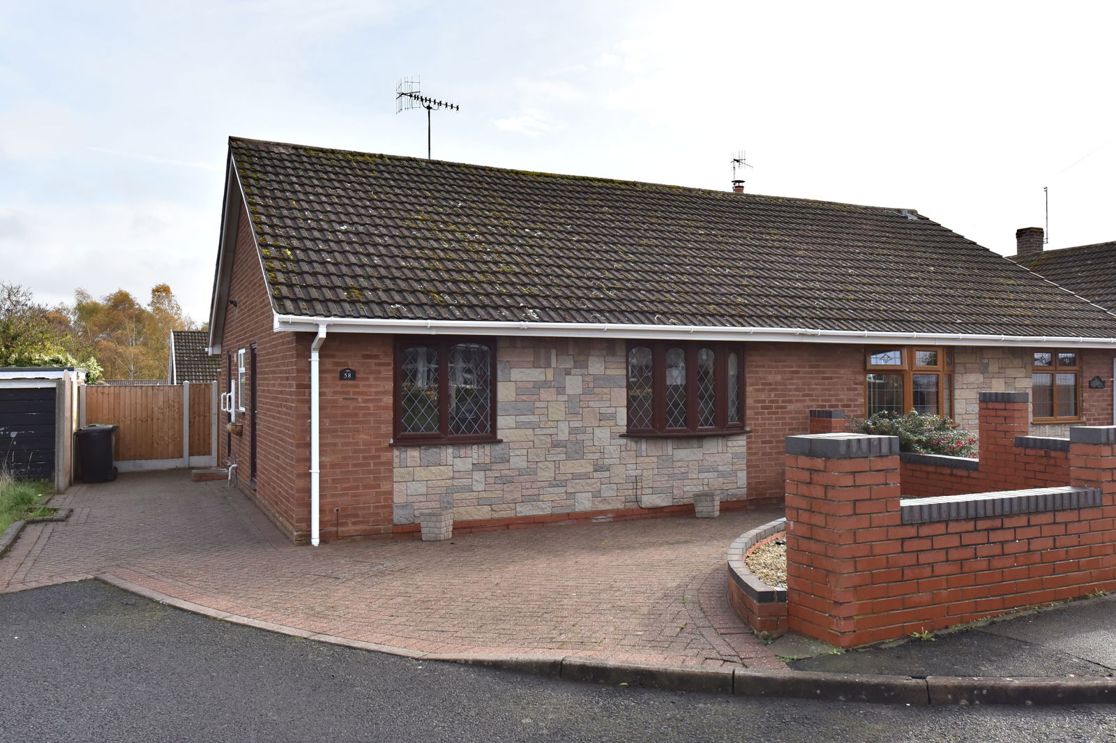 2 bedroom Detached bungalow For Sale