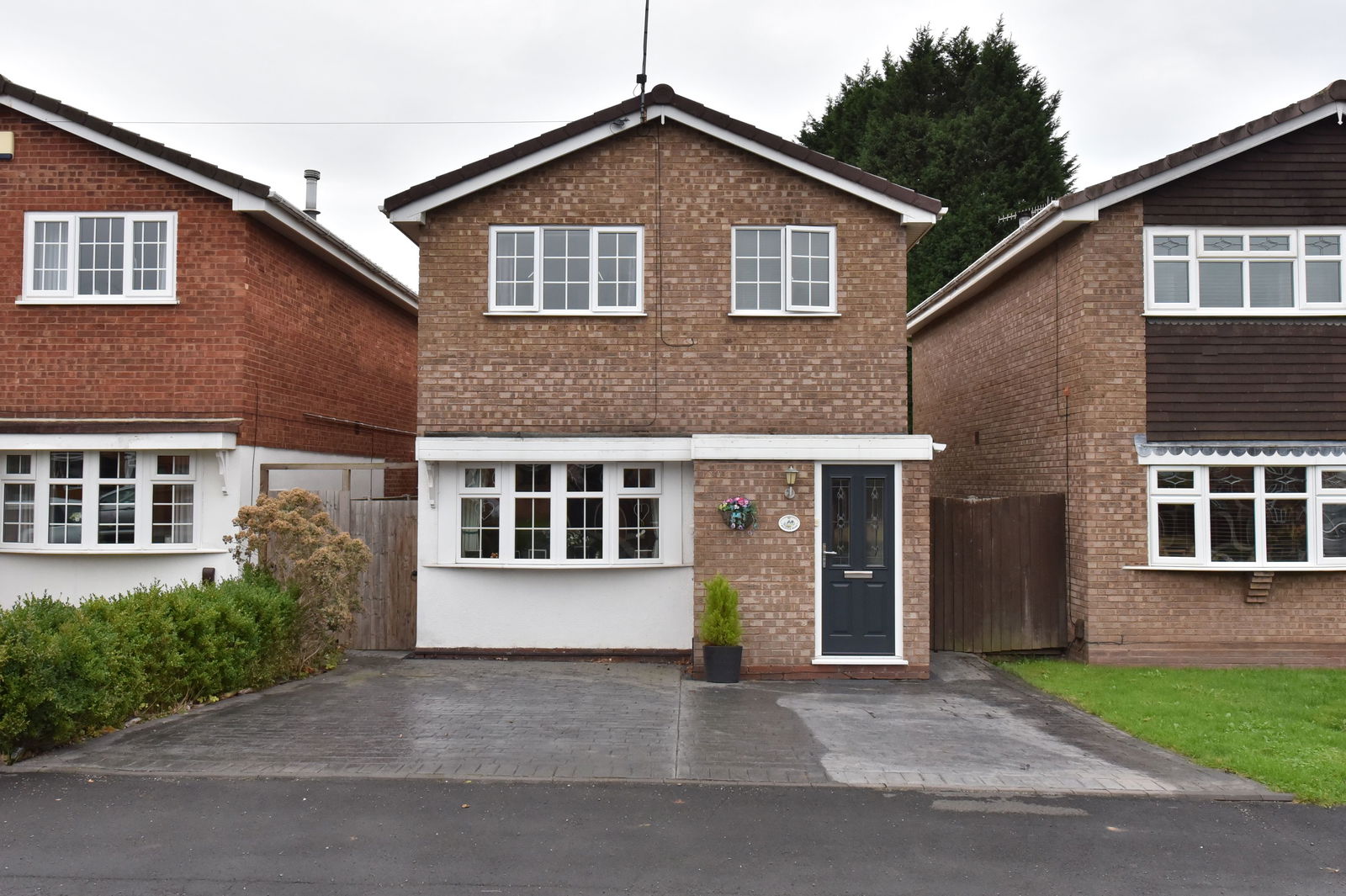 3 bedroom Detached house Under Offer