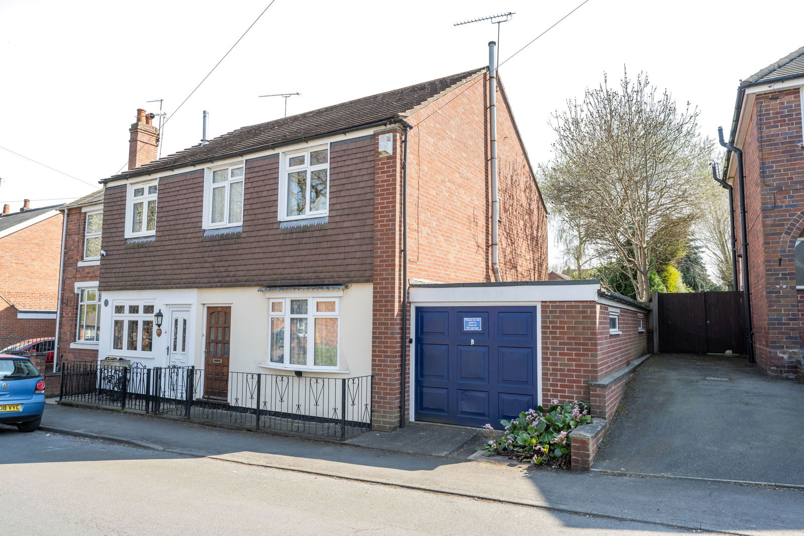 3 bedroom Semi-detached house For Sale