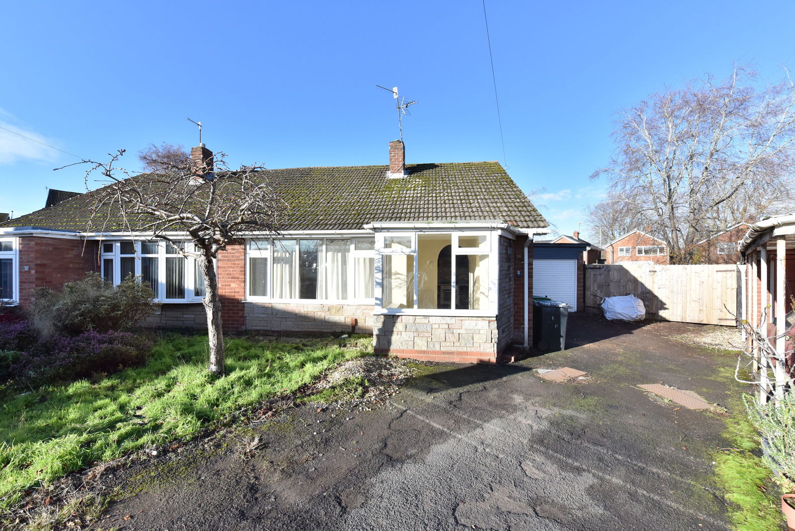 2 bedroom Detached bungalow For Sale