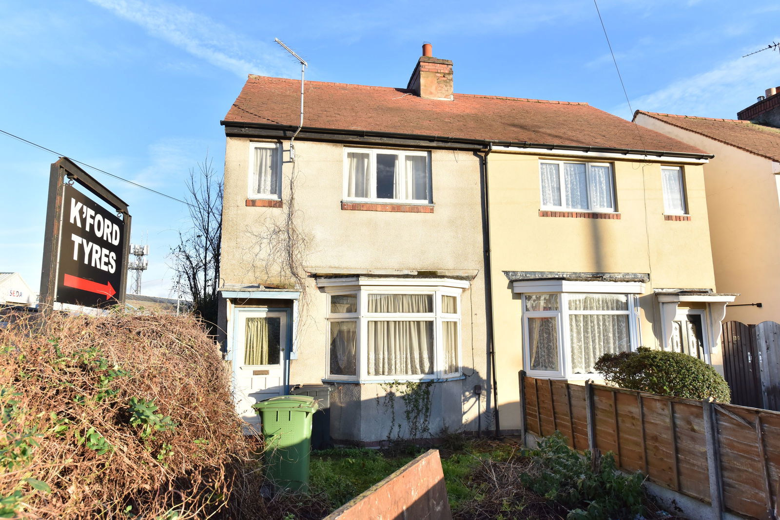 2 bedroom Semi-detached house Under Offer