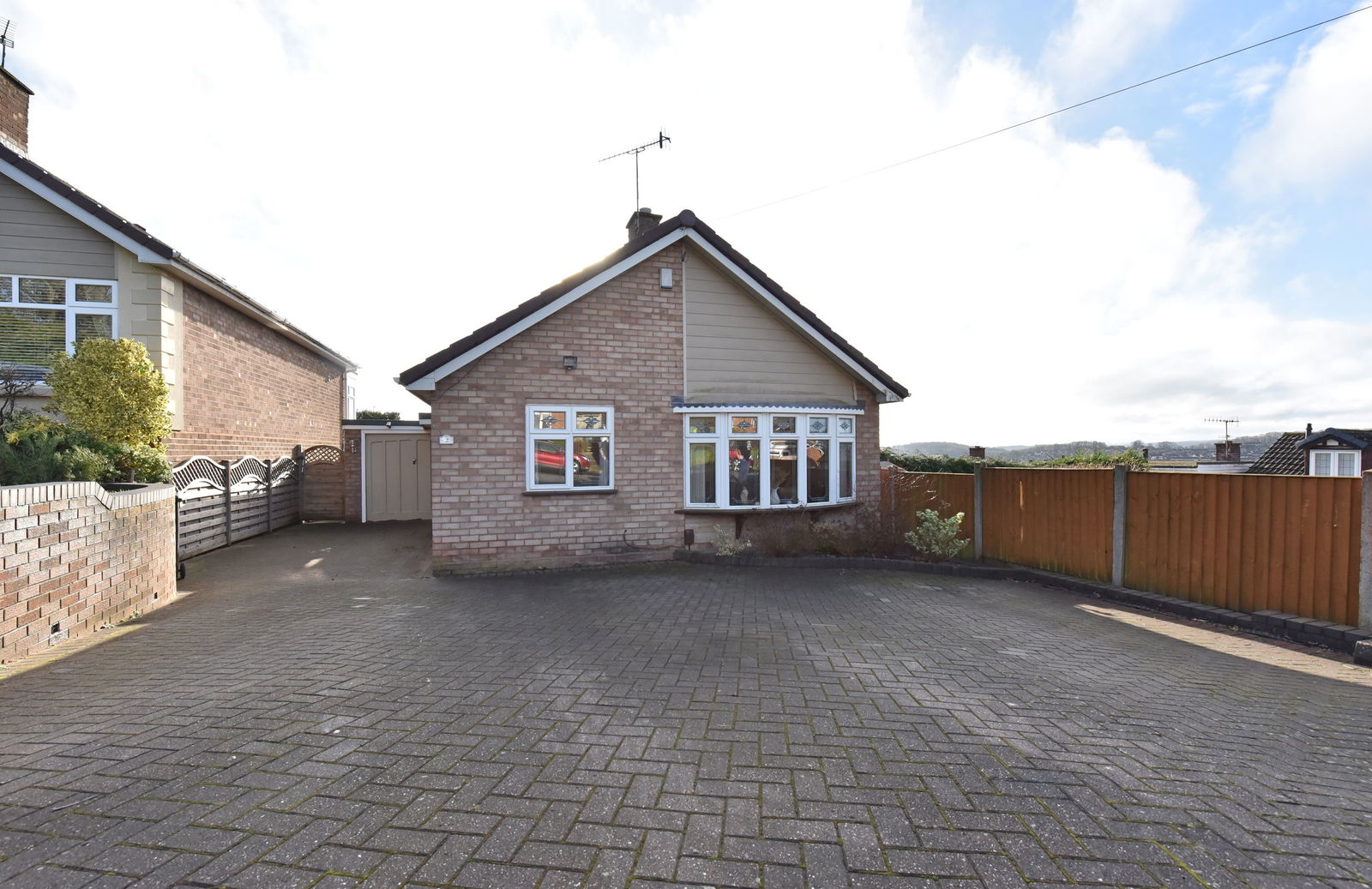 2 bedroom Detached bungalow For Sale