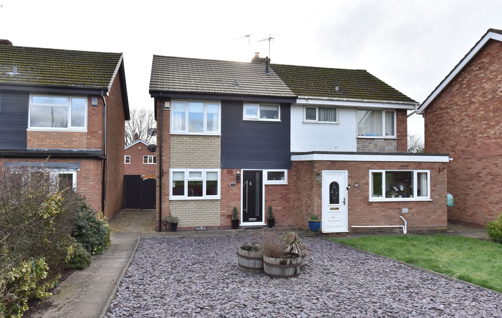 3 bedroom Semi-detached house For Sale
