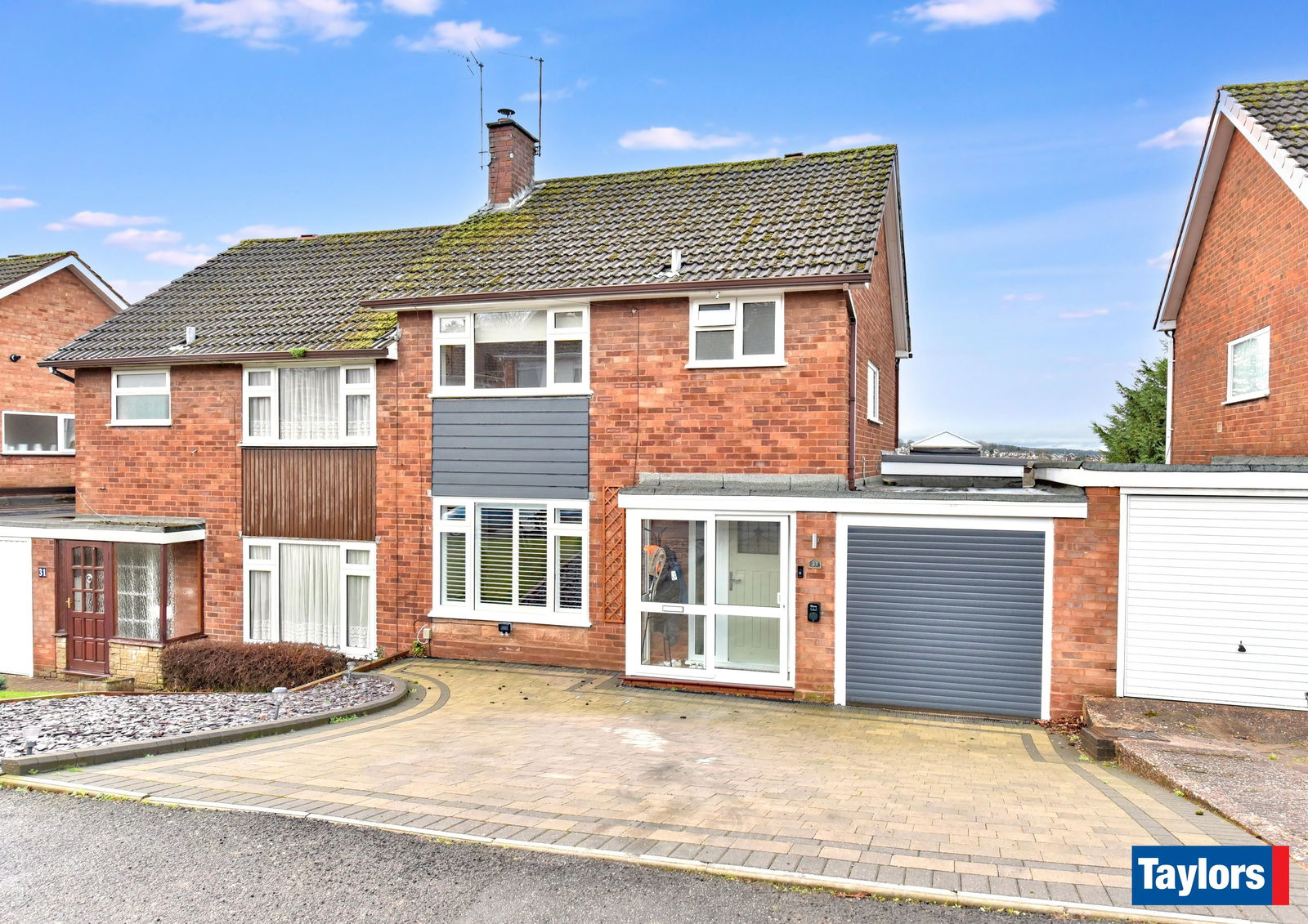 3 bedroom Semi-detached house Under Offer
