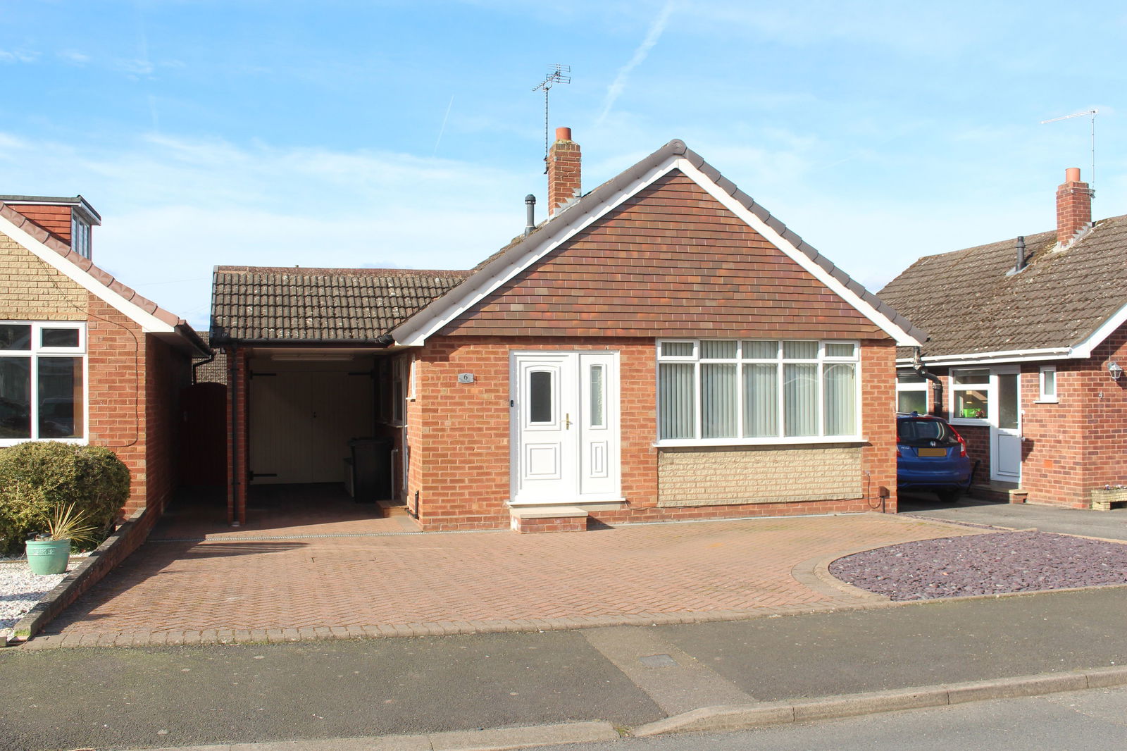 2 bedroom Detached bungalow Under Offer