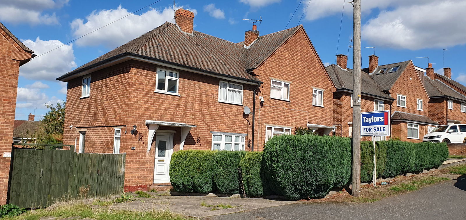 3 bedroom Semi-detached house Under Offer