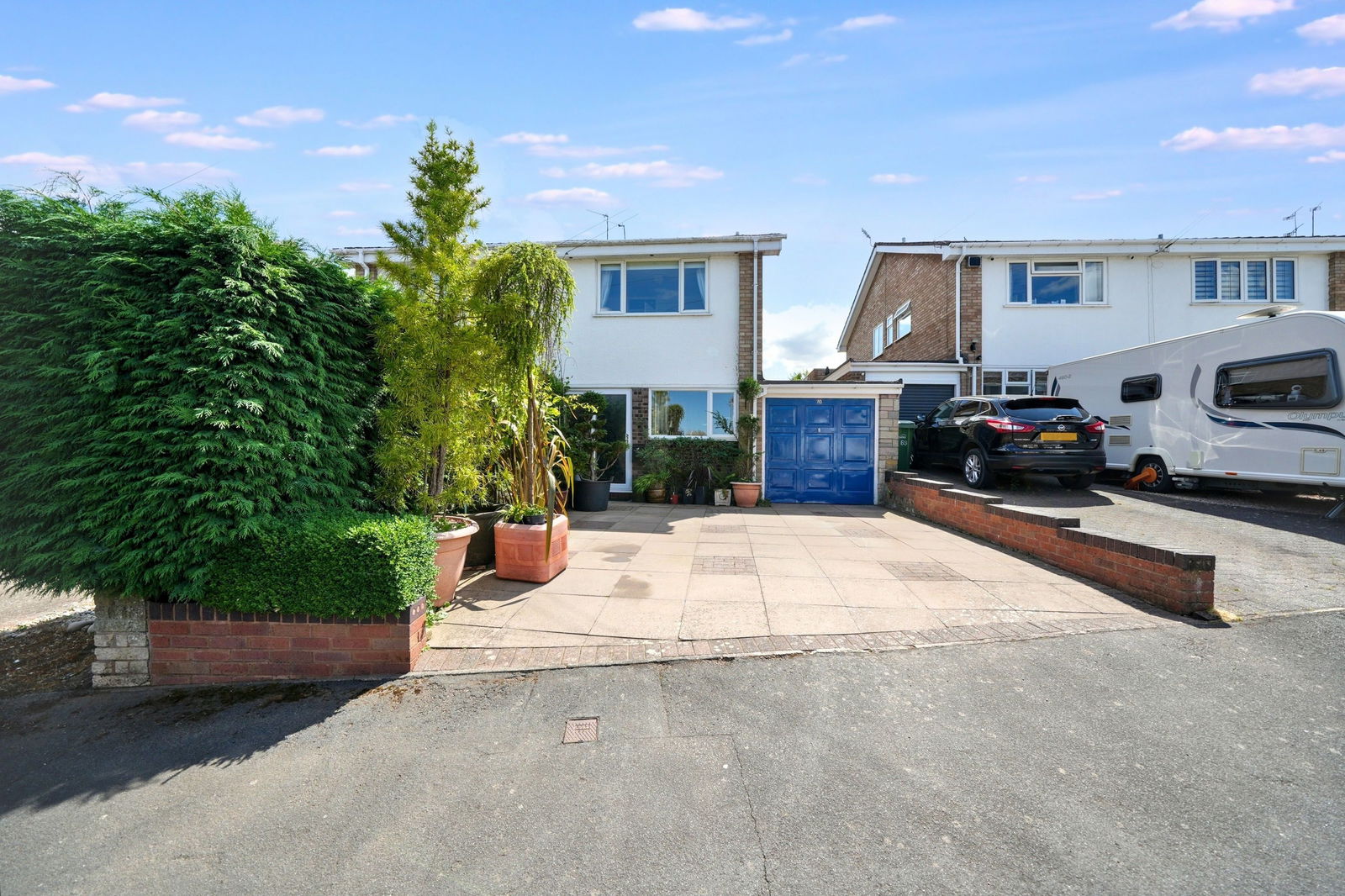 3 bedroom Semi-detached house Under Offer