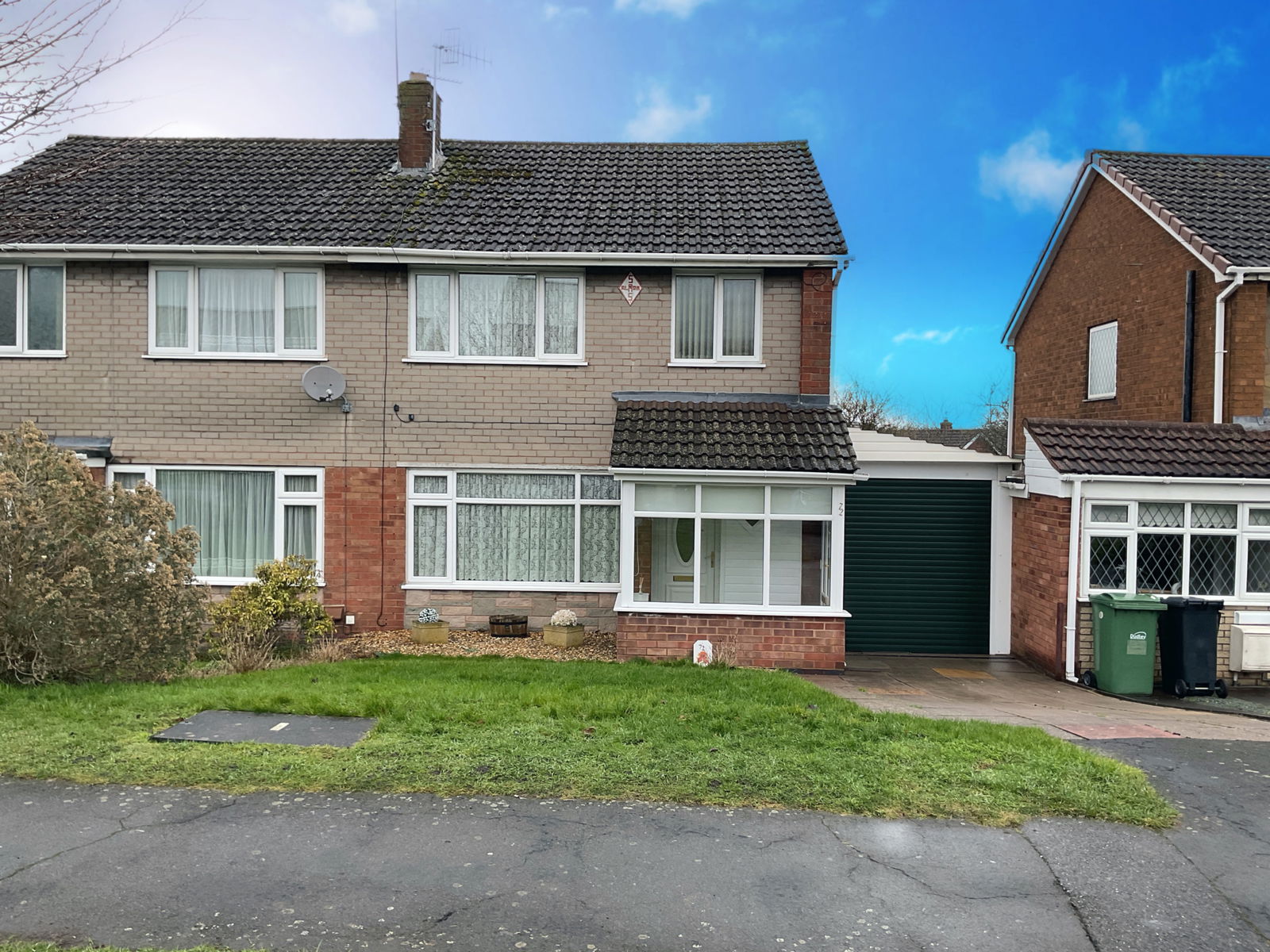 3 bedroom Semi-detached house For Sale