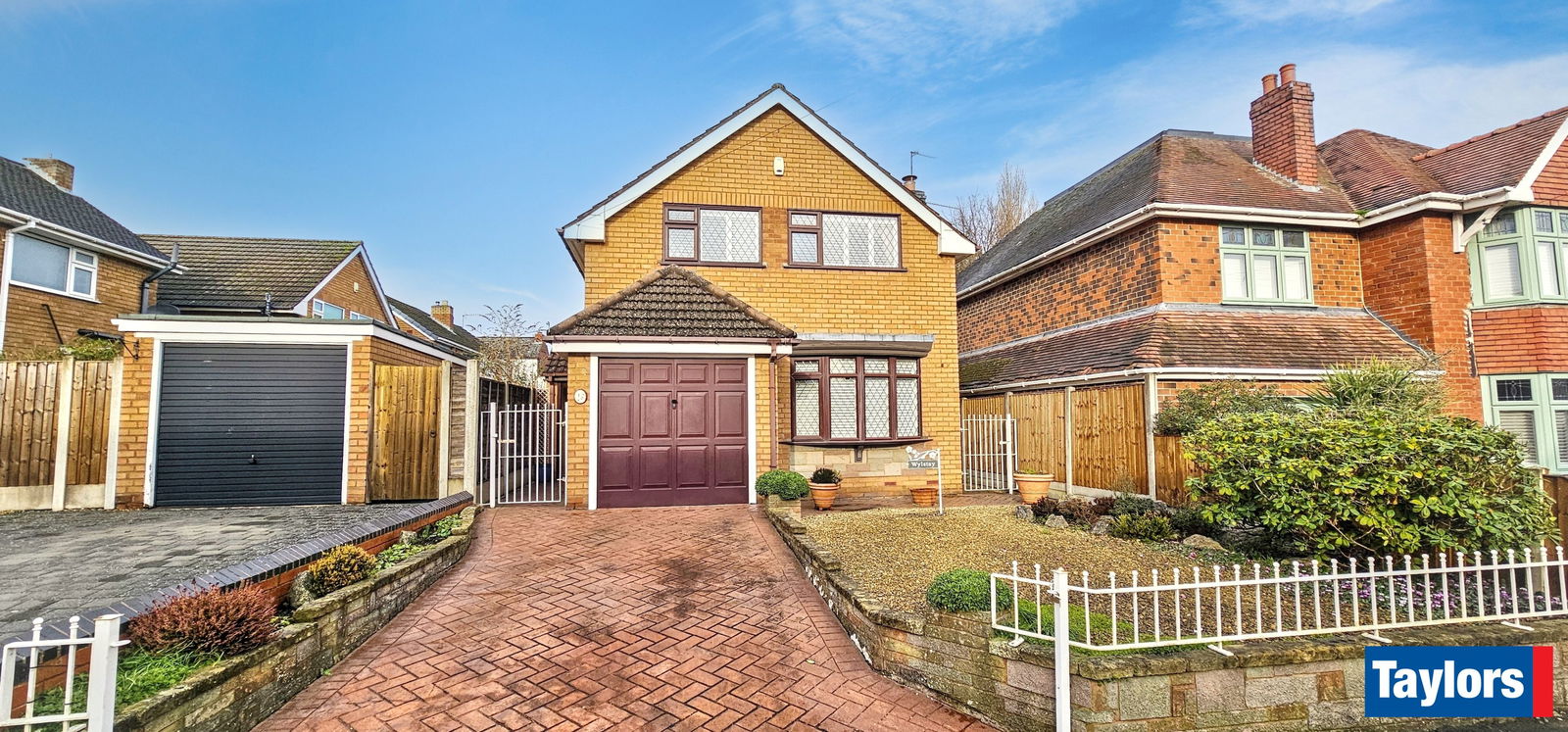 3 bedroom Detached house Under Offer