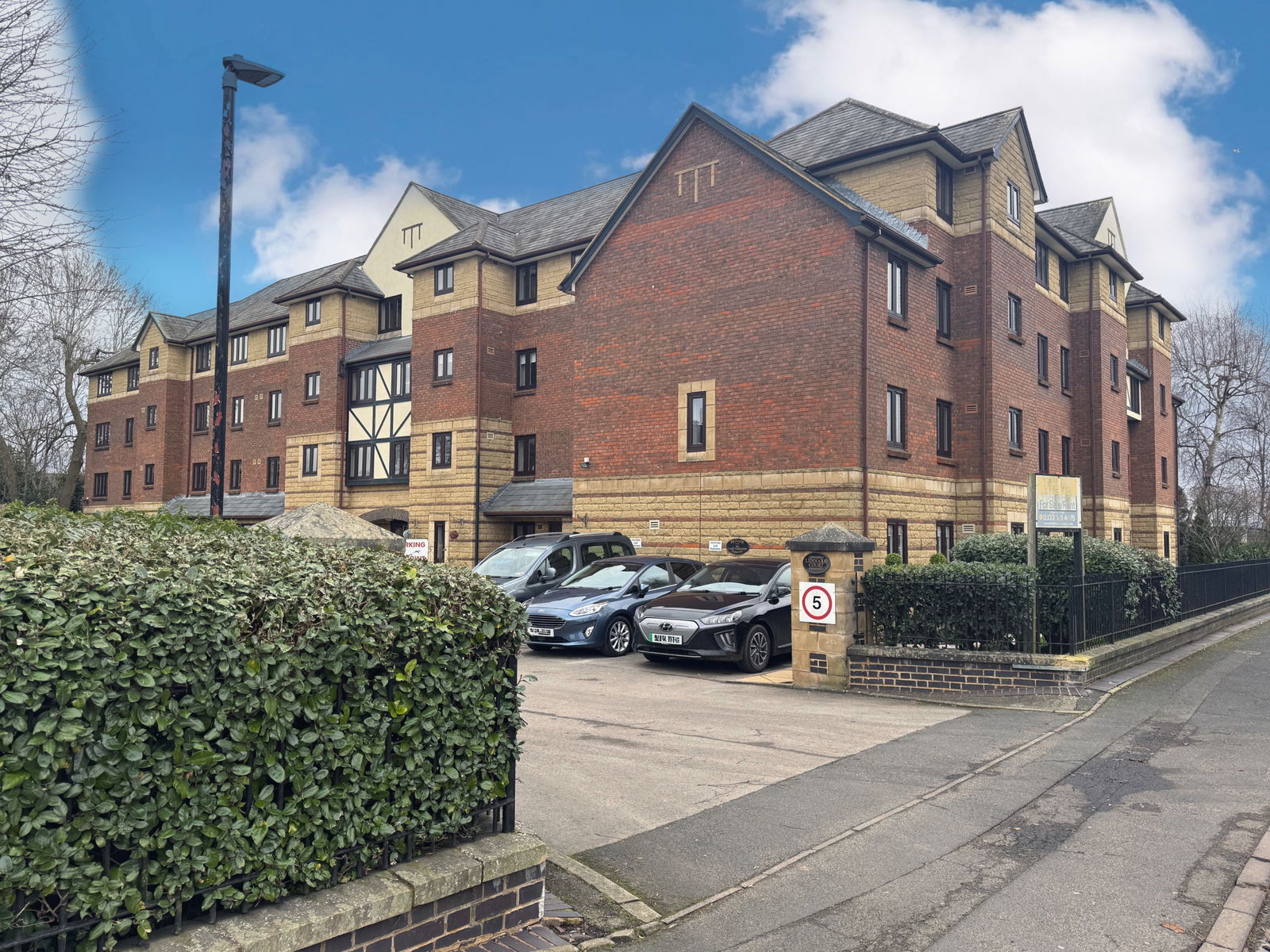 1 bedroom Block of Apartments Under Offer