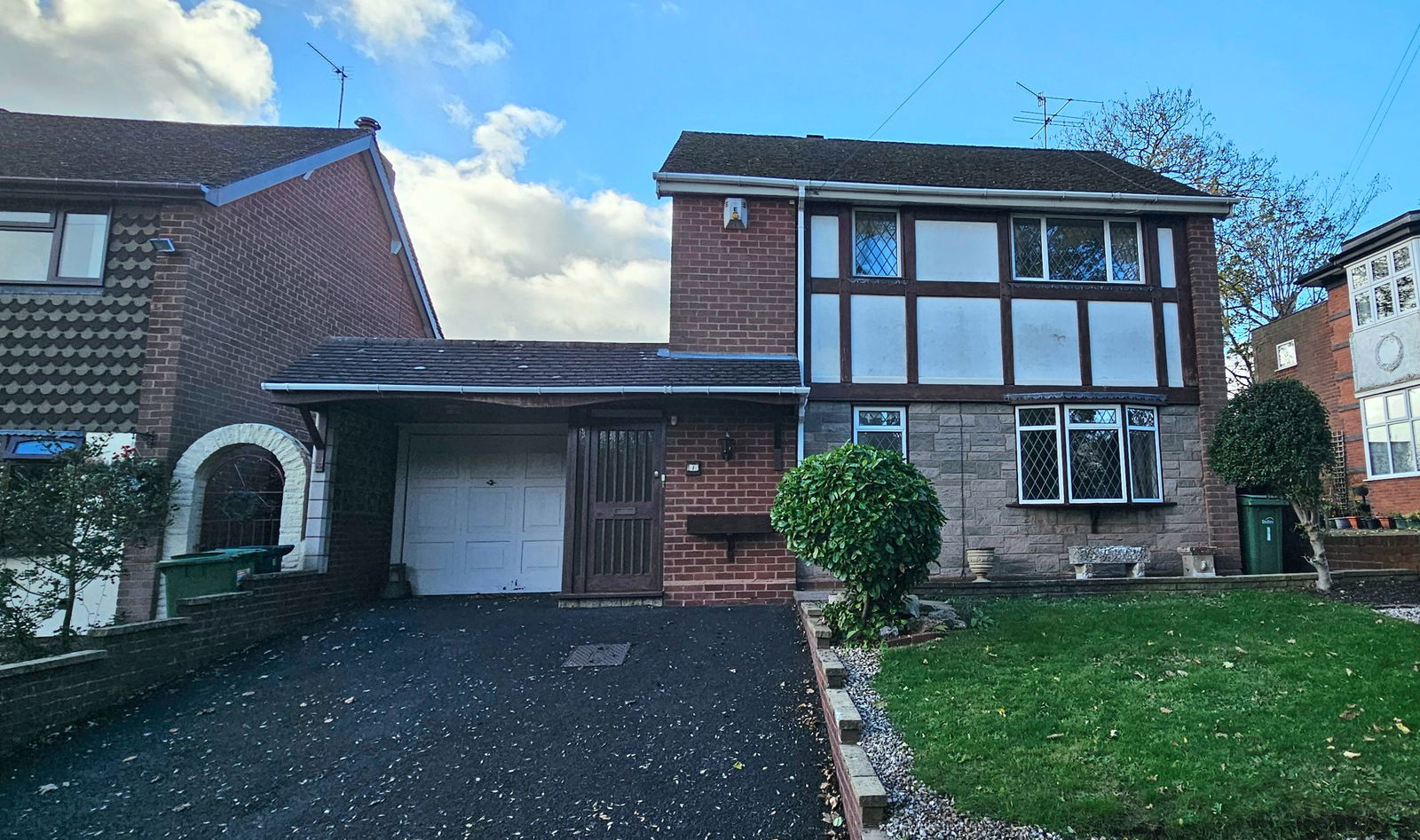 3 bedroom Detached house Under Offer