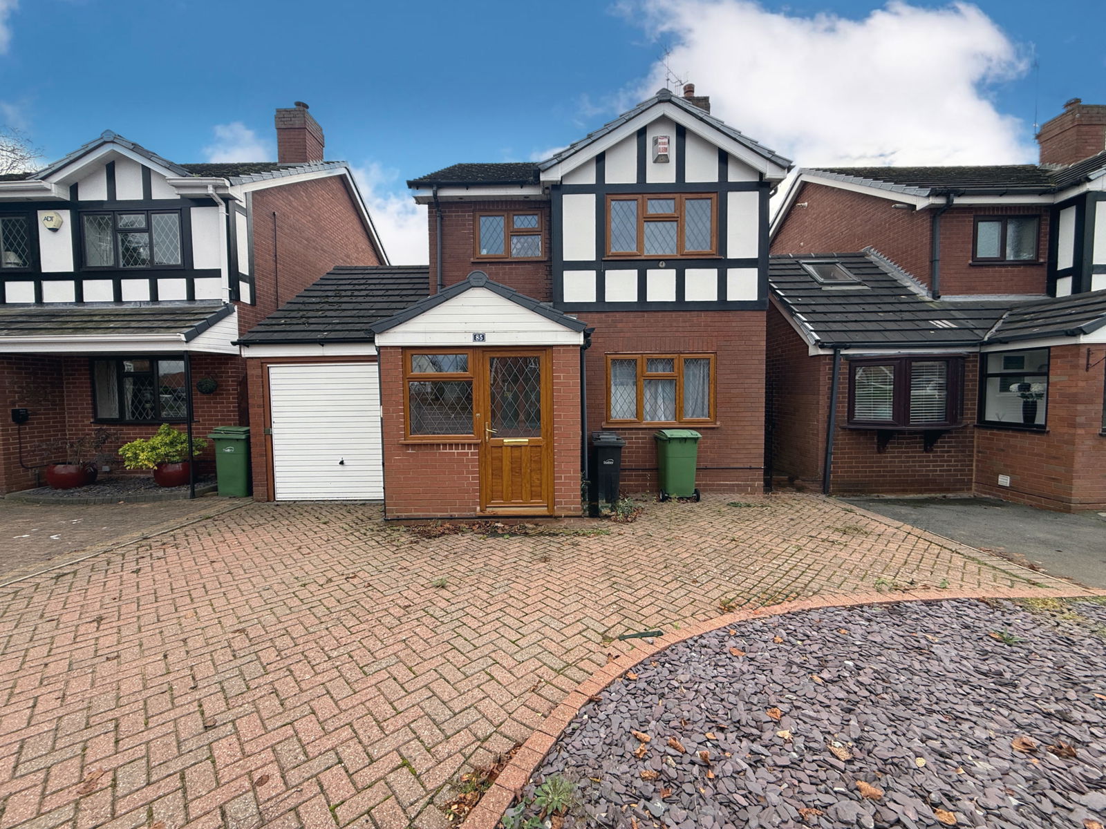 3 bedroom Detached house Under Offer