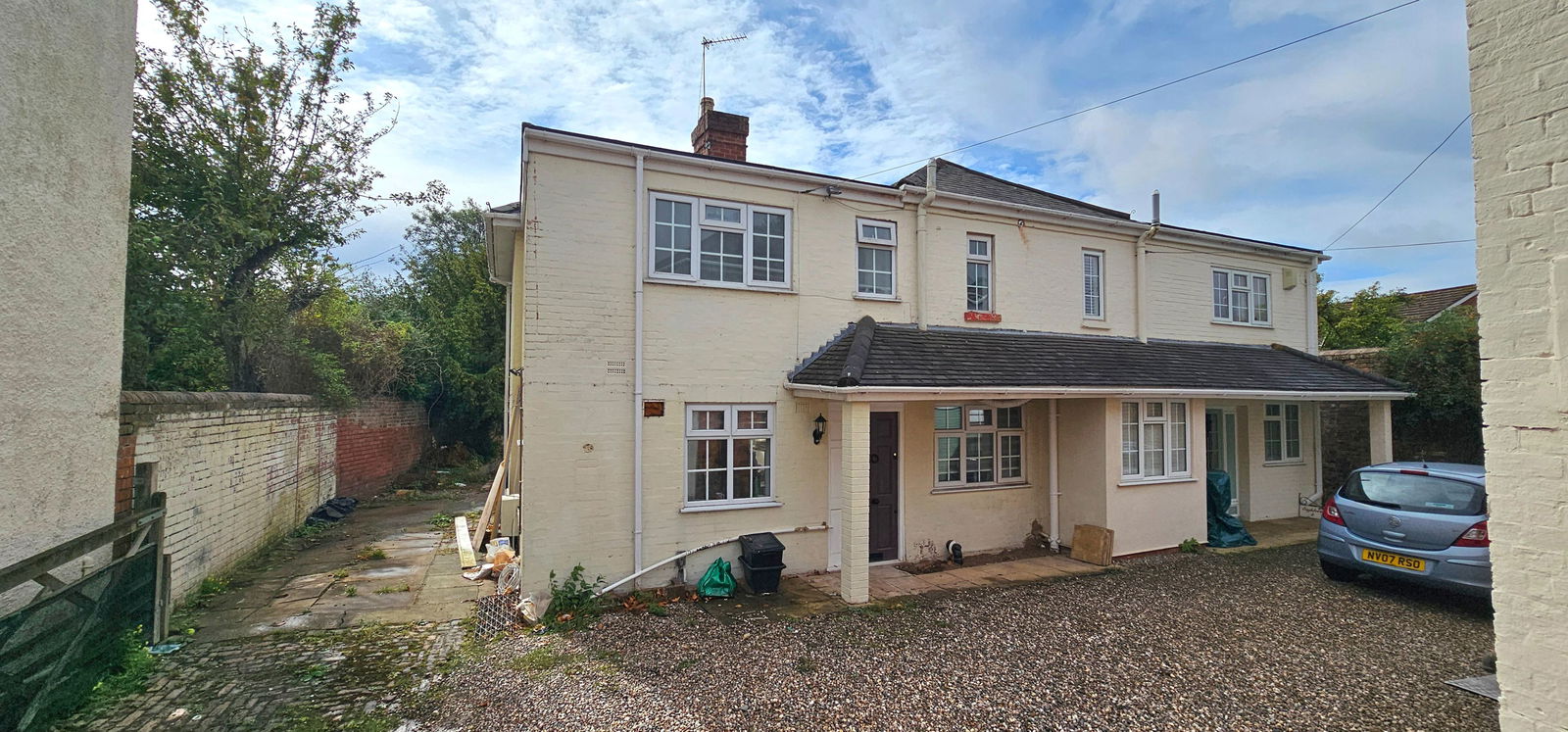 3 bedroom Semi-detached house For Sale