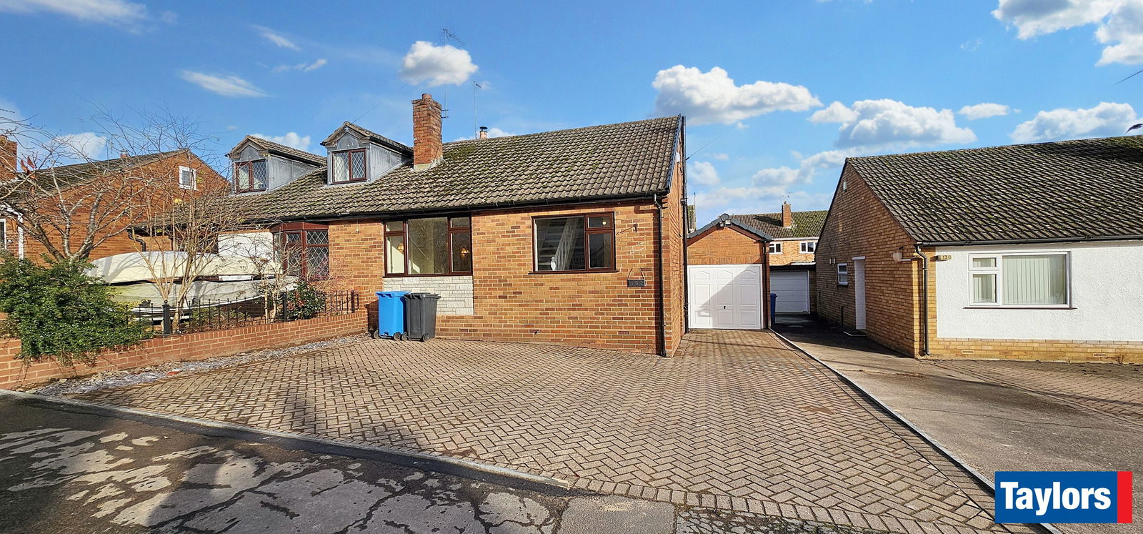 3 bedroom Detached bungalow For Sale