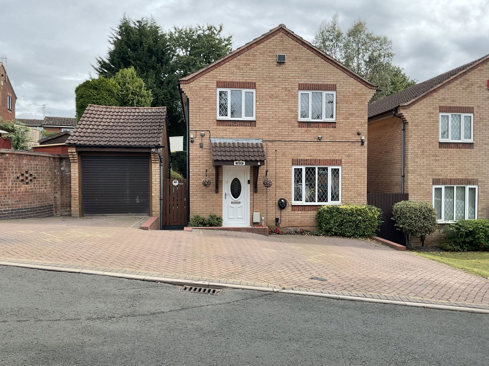 4 bedroom Detached house Under Offer