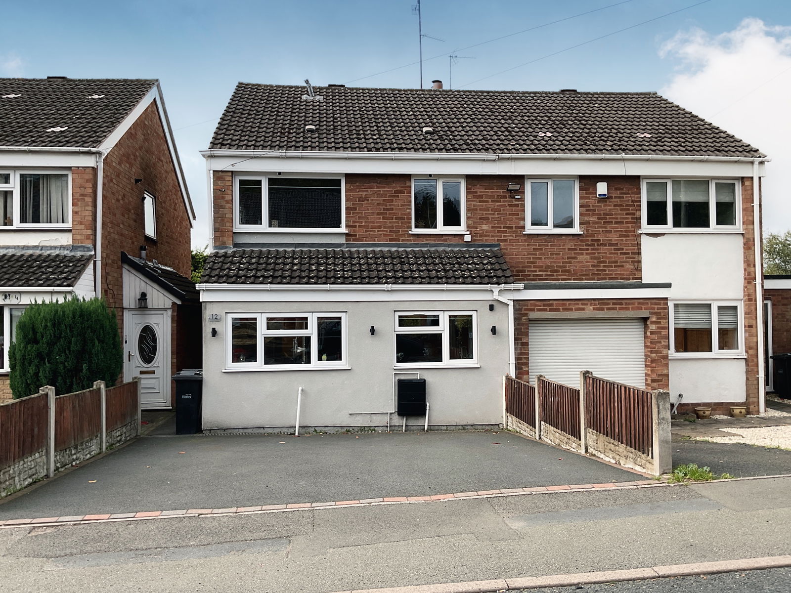 3 bedroom Semi-detached house Under Offer