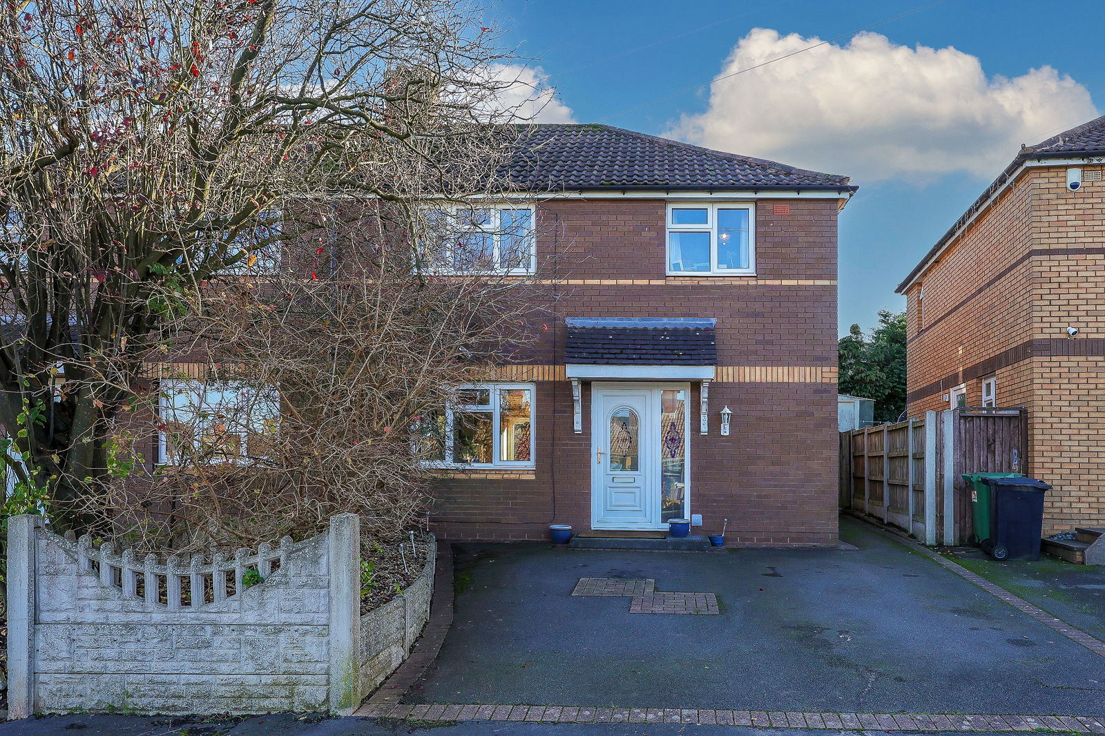 3 bedroom Semi-detached house For Sale
