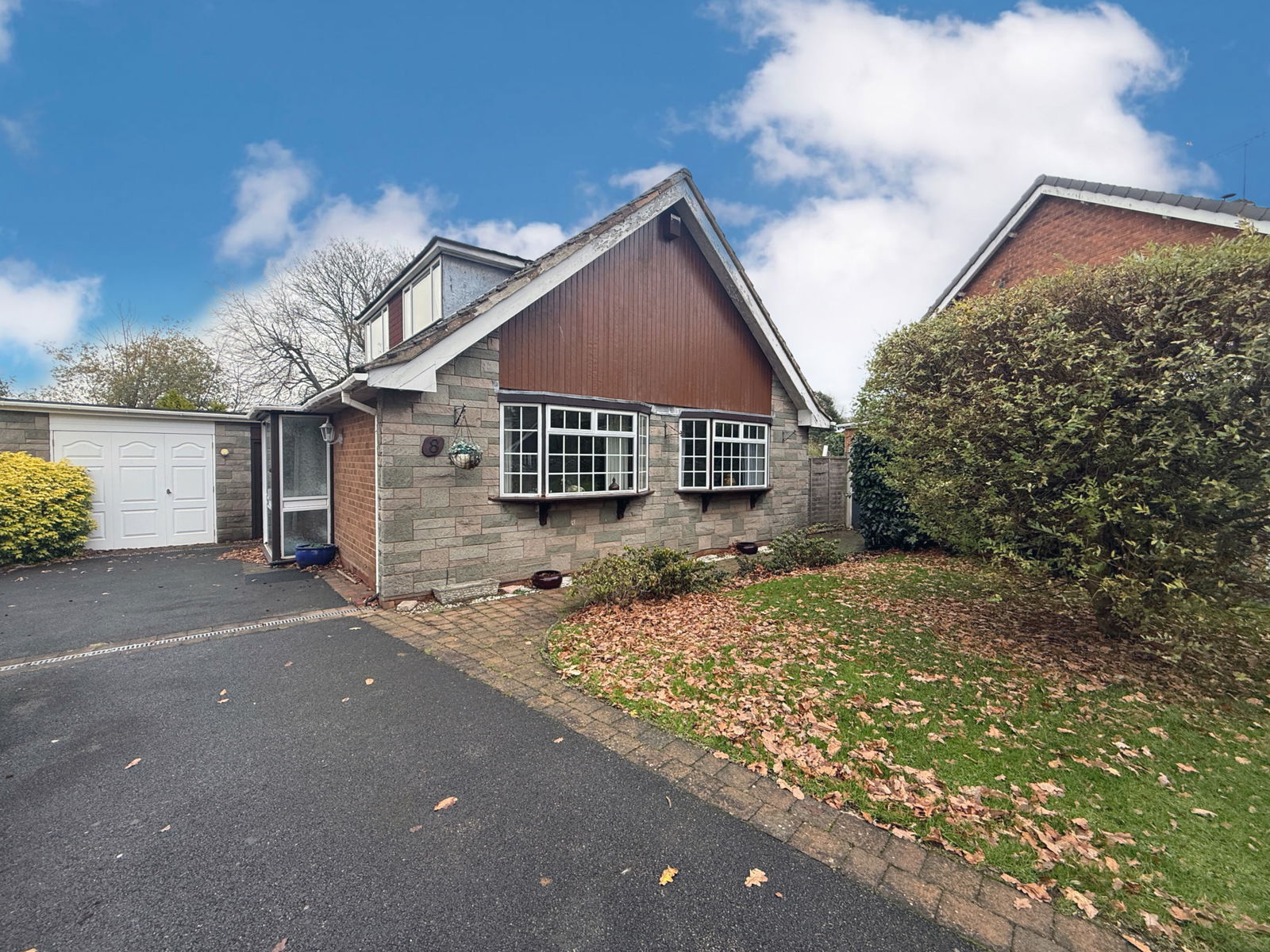 3 bedroom Detached bungalow Under Offer