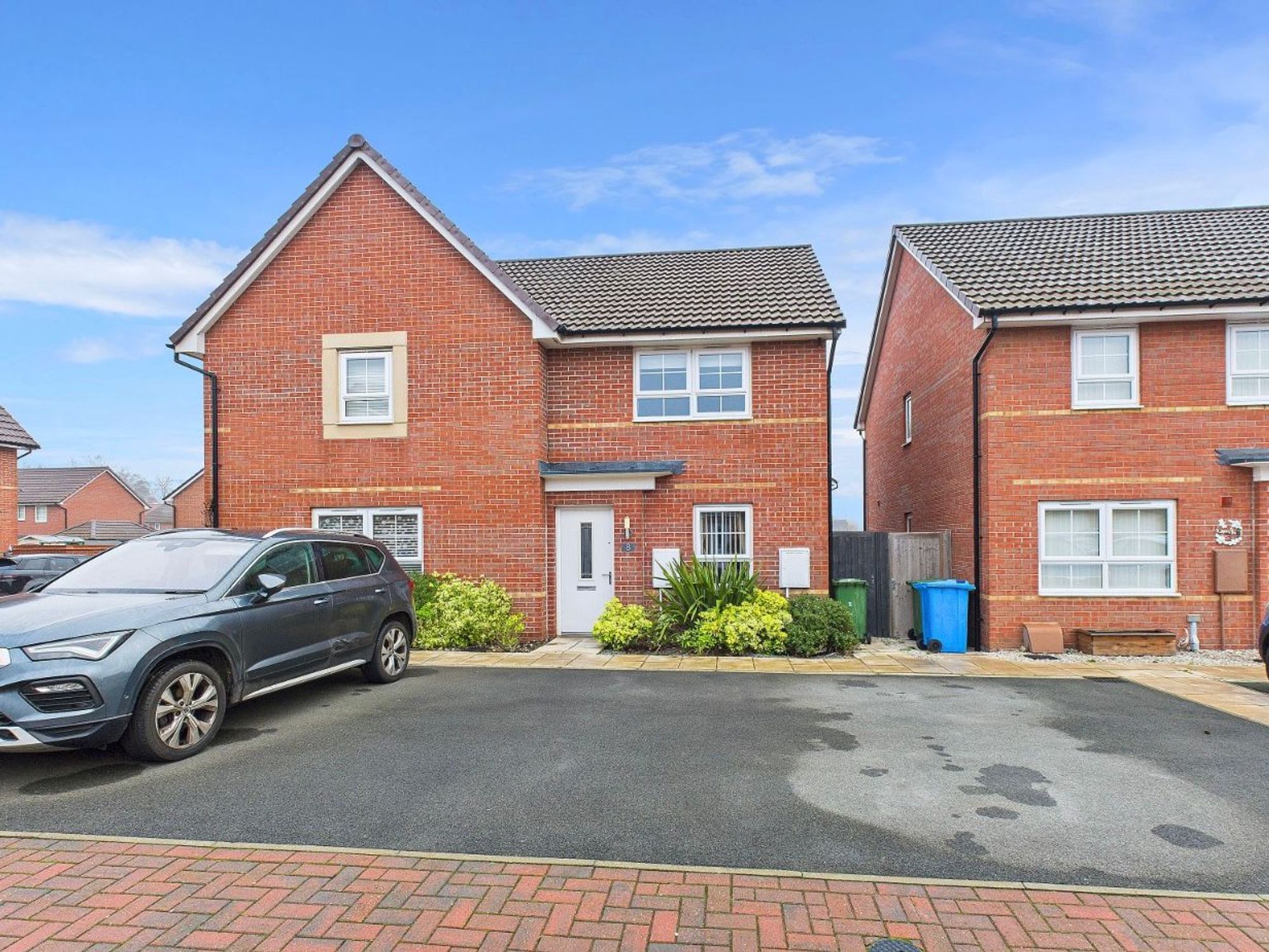 2 bedroom Semi-detached house For Sale