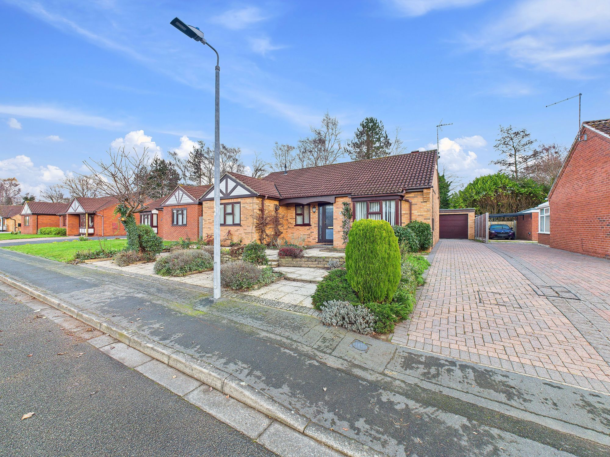 3 bedroom Detached bungalow Under Offer