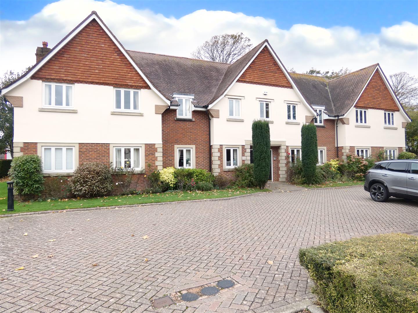 3 bedroom Apartment For Sale
