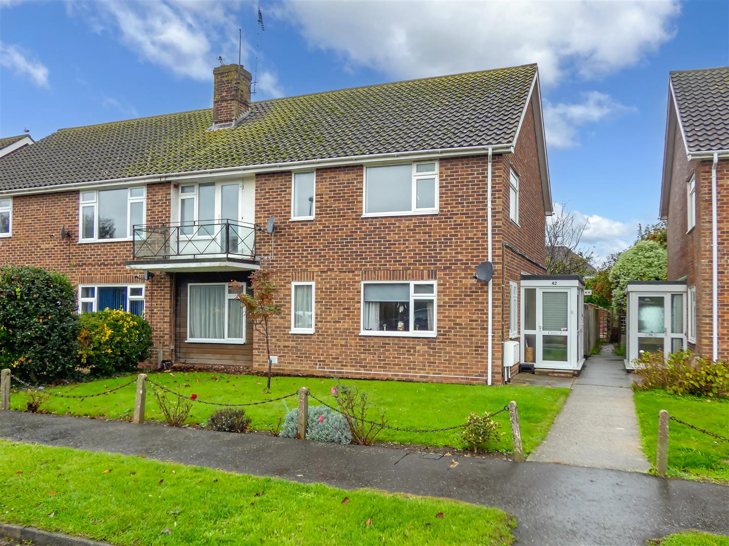 2 bedroom Maisonette For Sale
