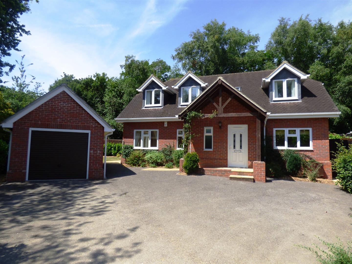 4 bedroom Detached house To Let