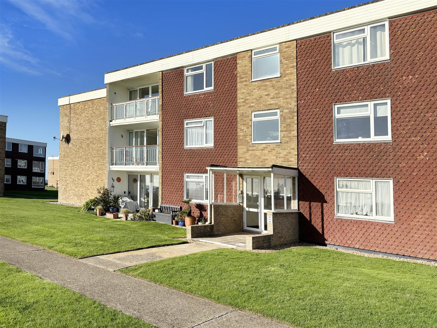 3 bedroom Apartment For Sale