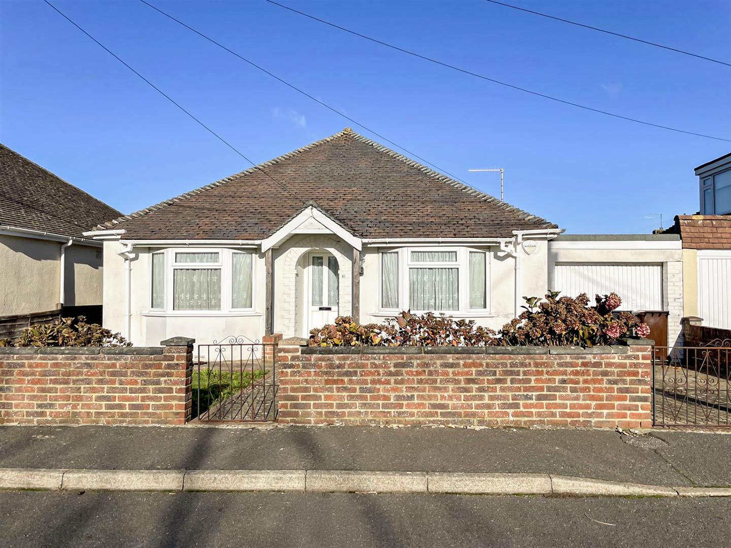 2 bedroom Detached bungalow For Sale