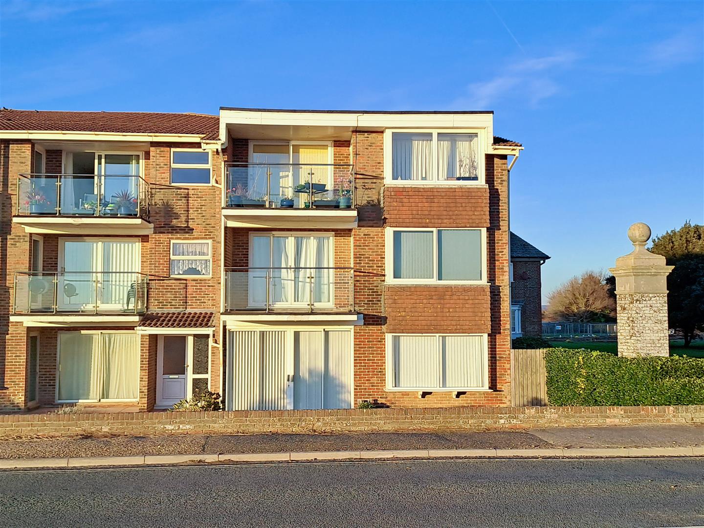2 bedroom Apartment For Sale