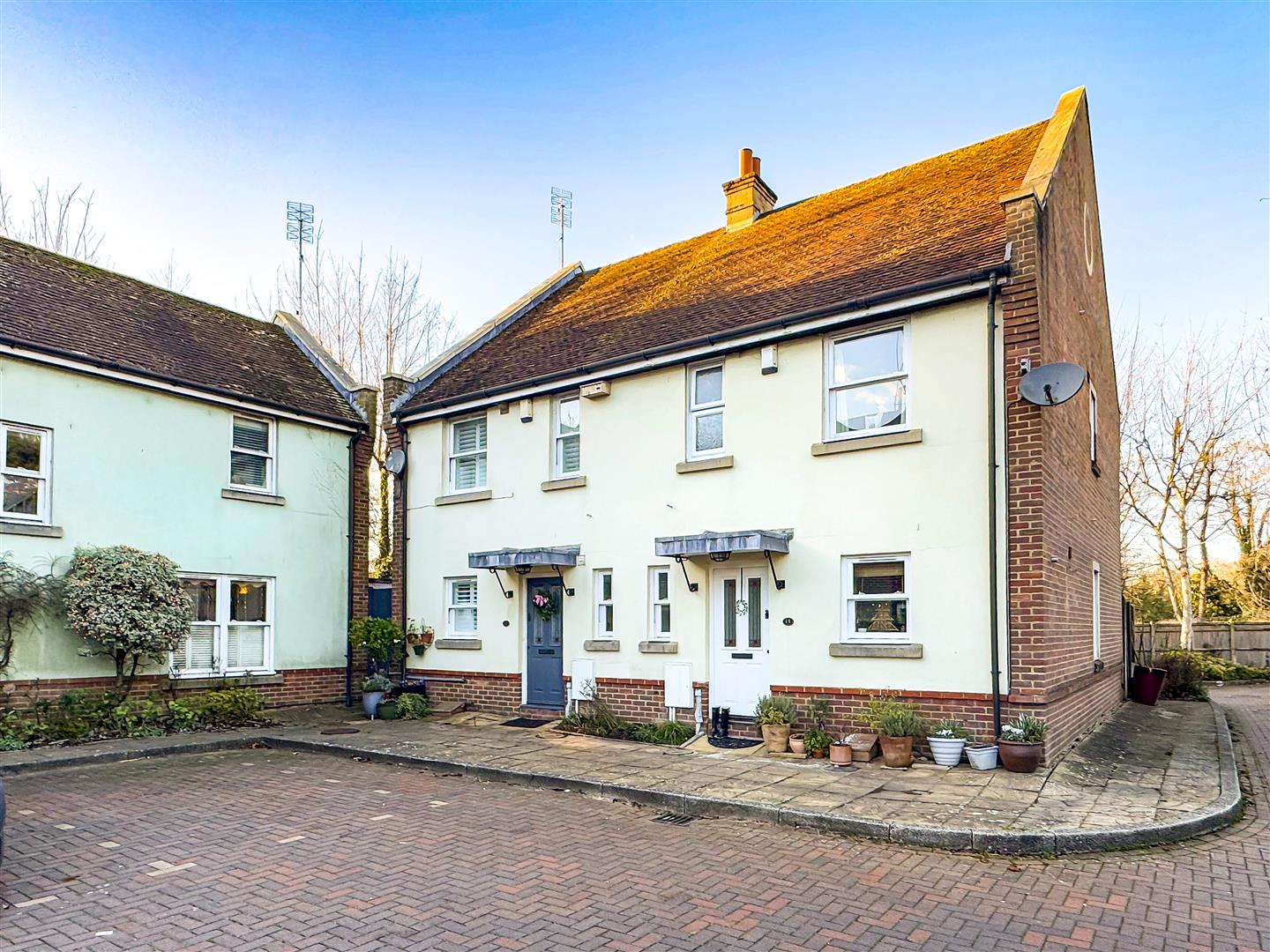 3 bedroom Semi-detached house For Sale