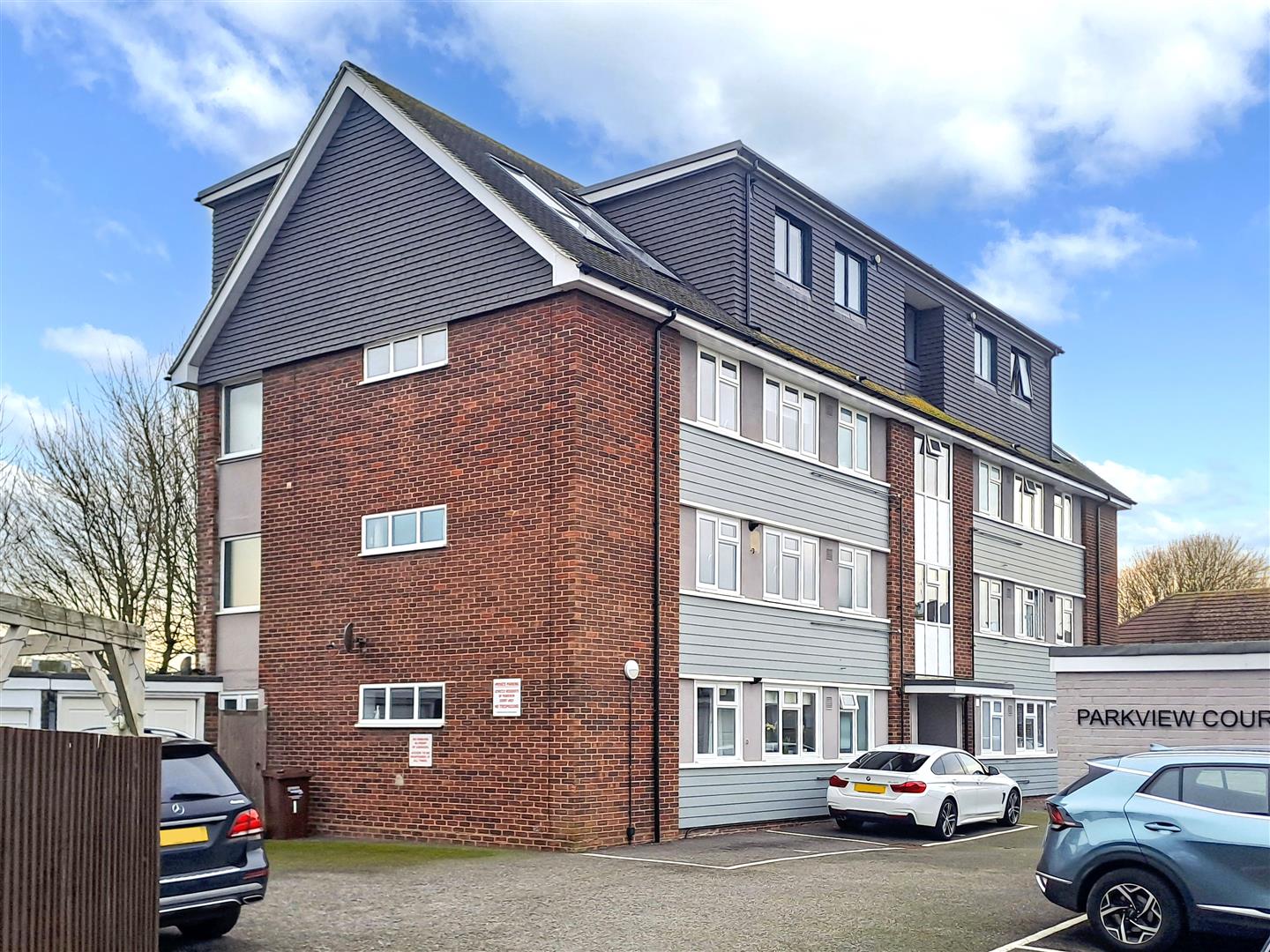 2 bedroom Flat For Sale