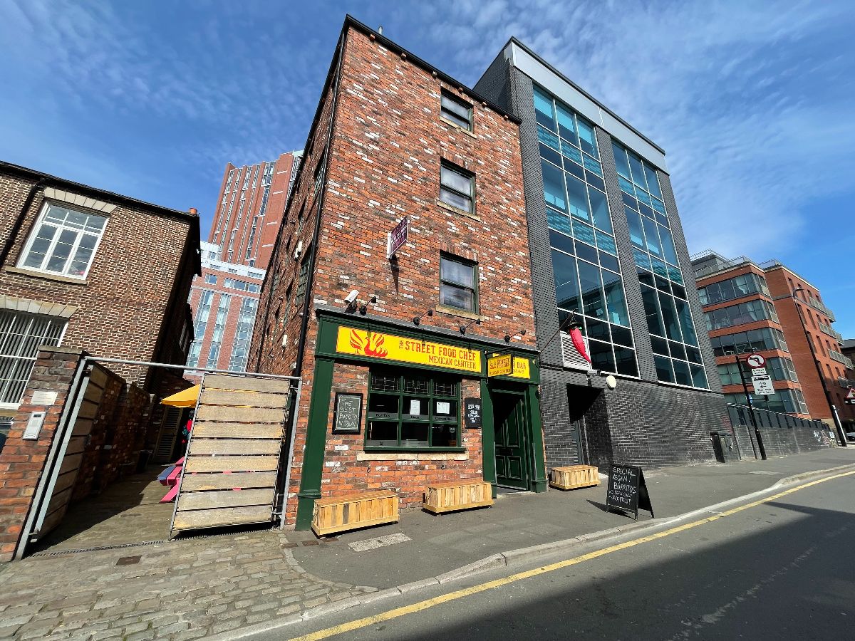 3 bedroom Flat To Let