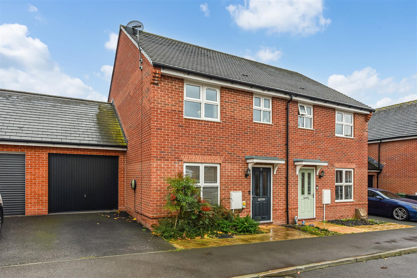 3 bedroom Semi-detached house Under Offer