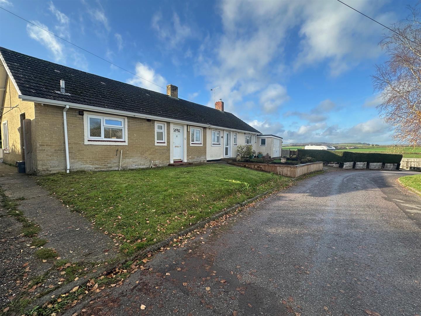 2 bedroom Detached bungalow To Let