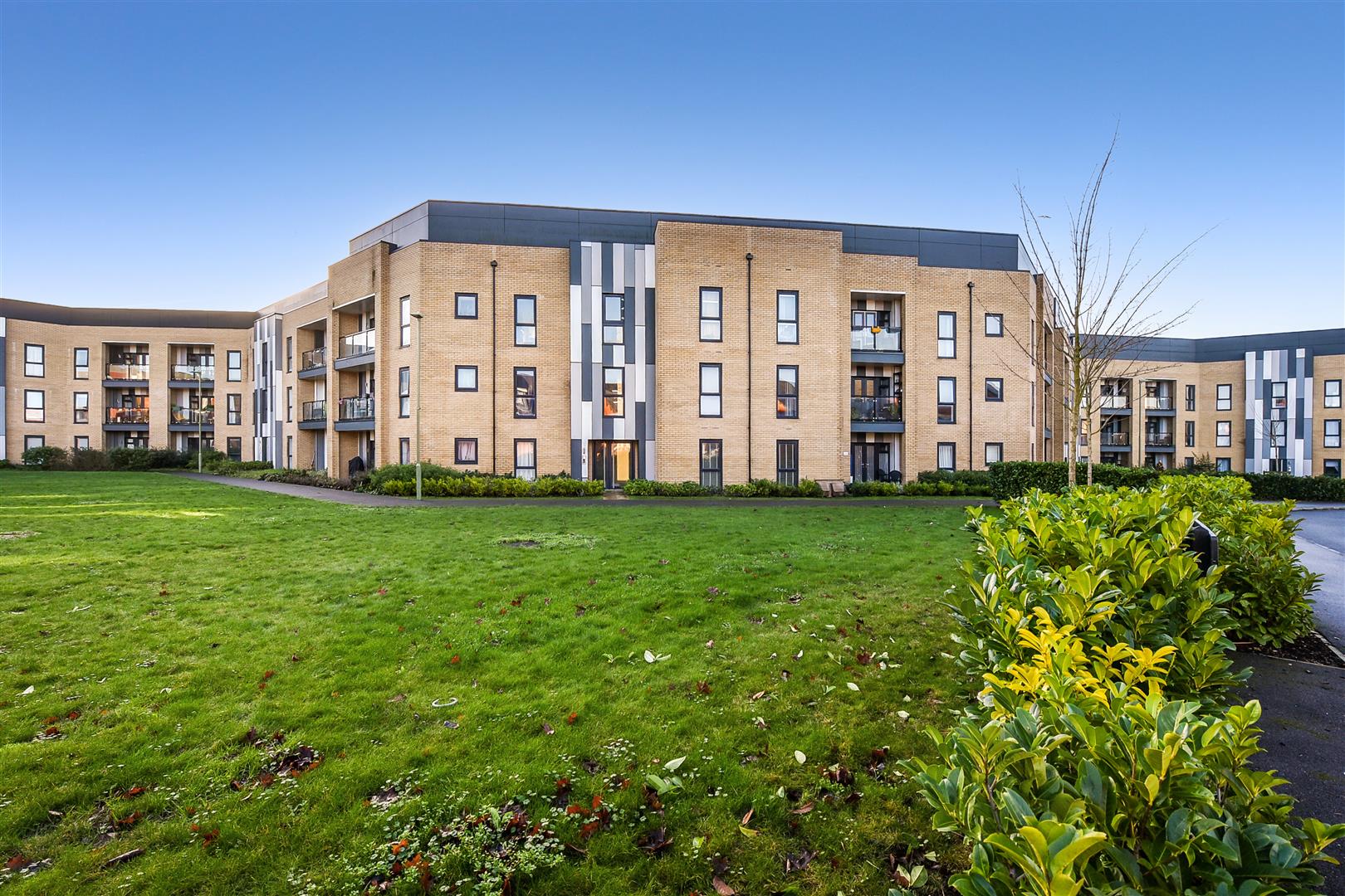 2 bedroom Flat Under Offer