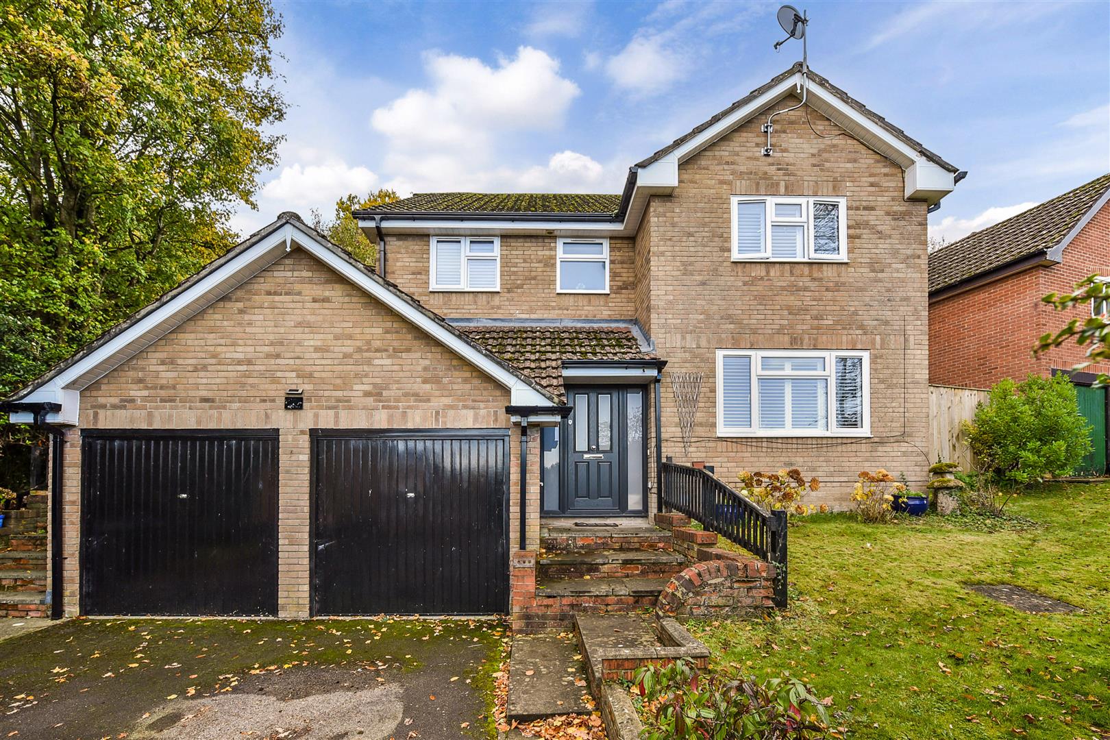 4 bedroom Detached house Under Offer
