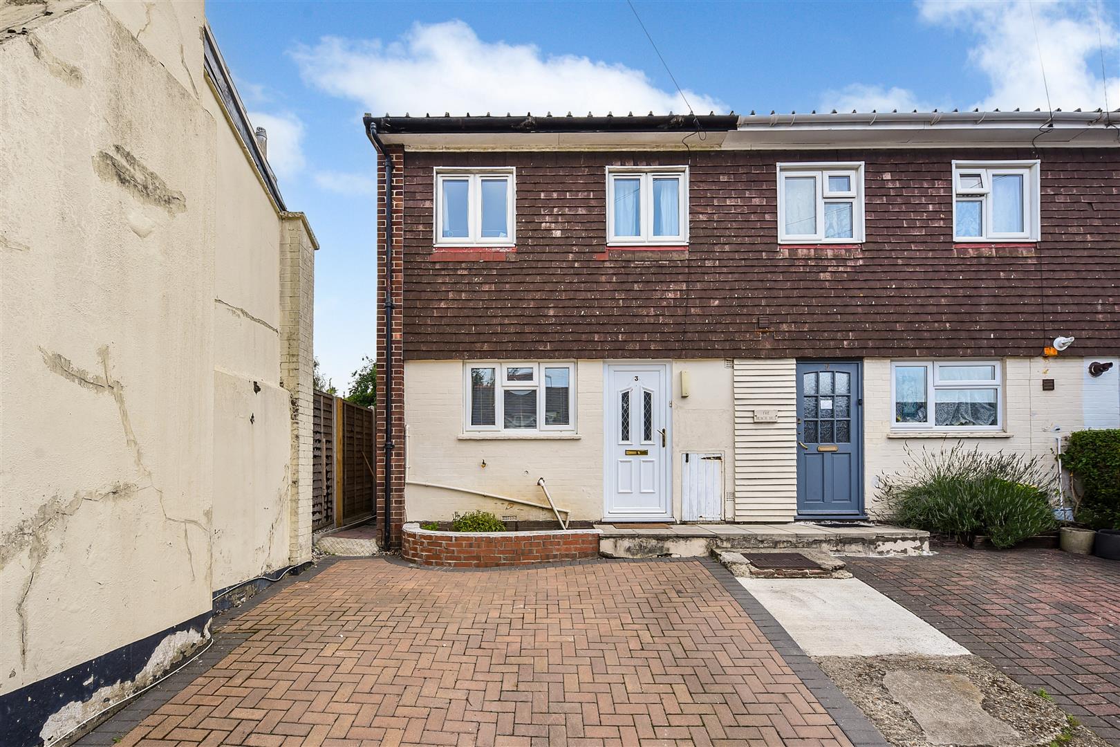 3 bedroom End of terrace house To Let