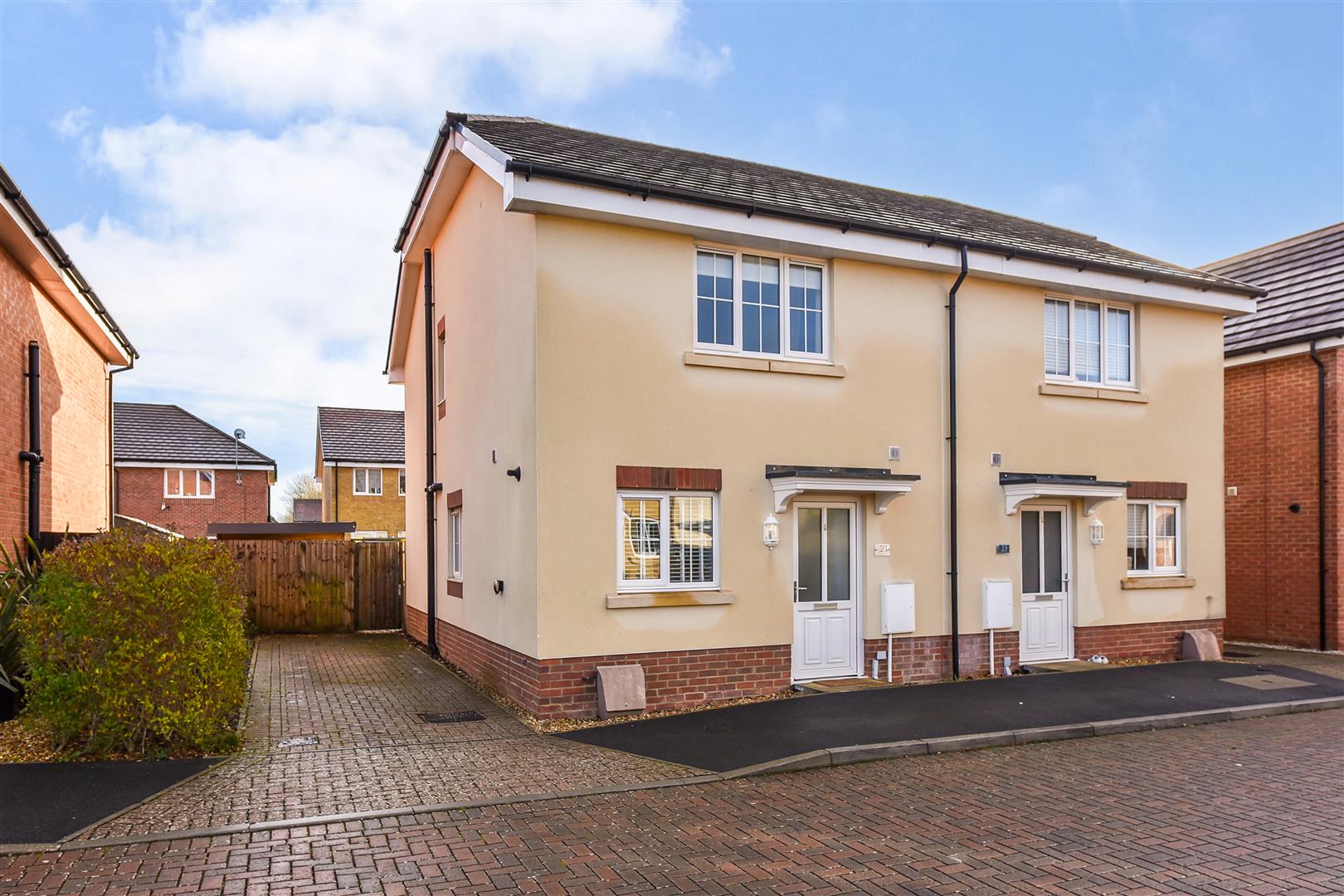 3 bedroom Semi-detached house For Sale