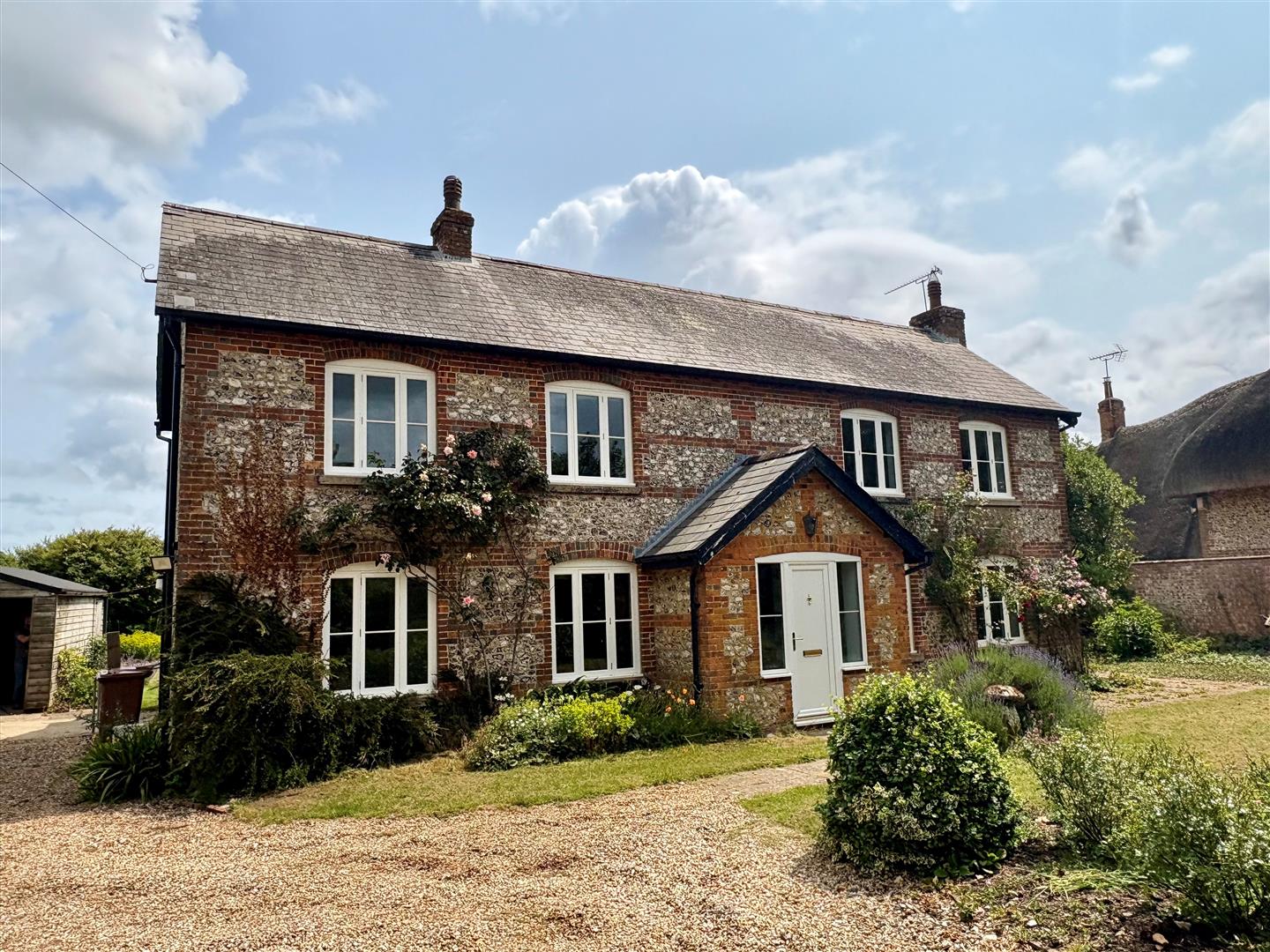 4 bedroom Cottage To Let